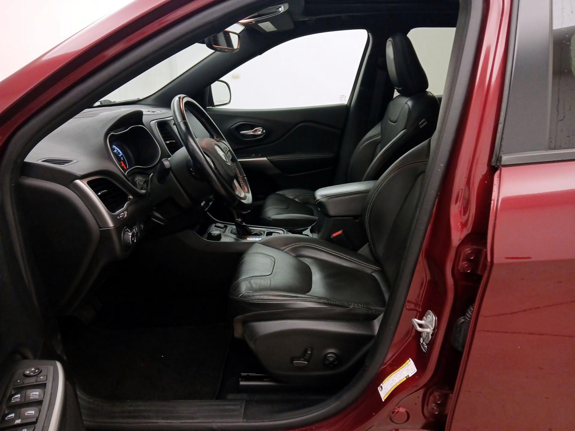 Thumbnail: 2021 Jeep Cherokee - 11