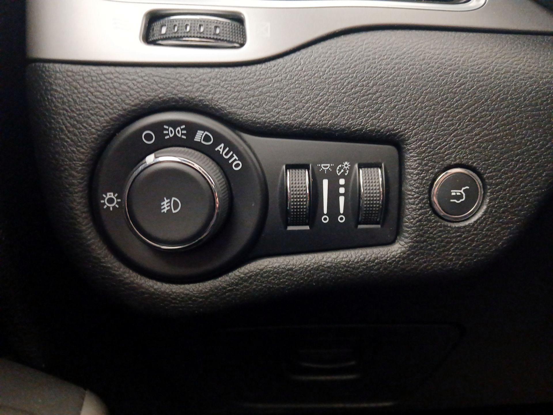 Thumbnail: 2021 Jeep Cherokee - 13