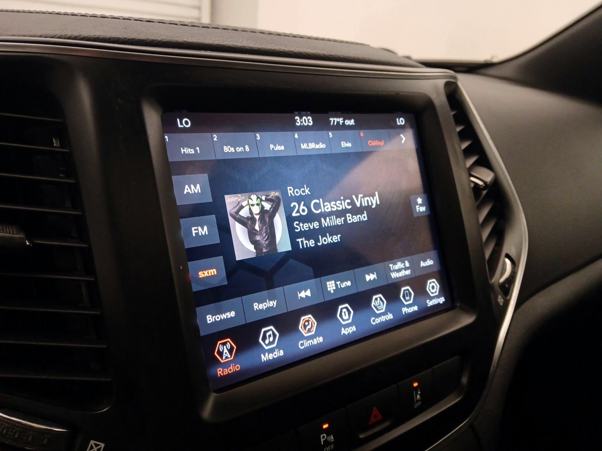 Thumbnail: 2021 Jeep Cherokee - 15