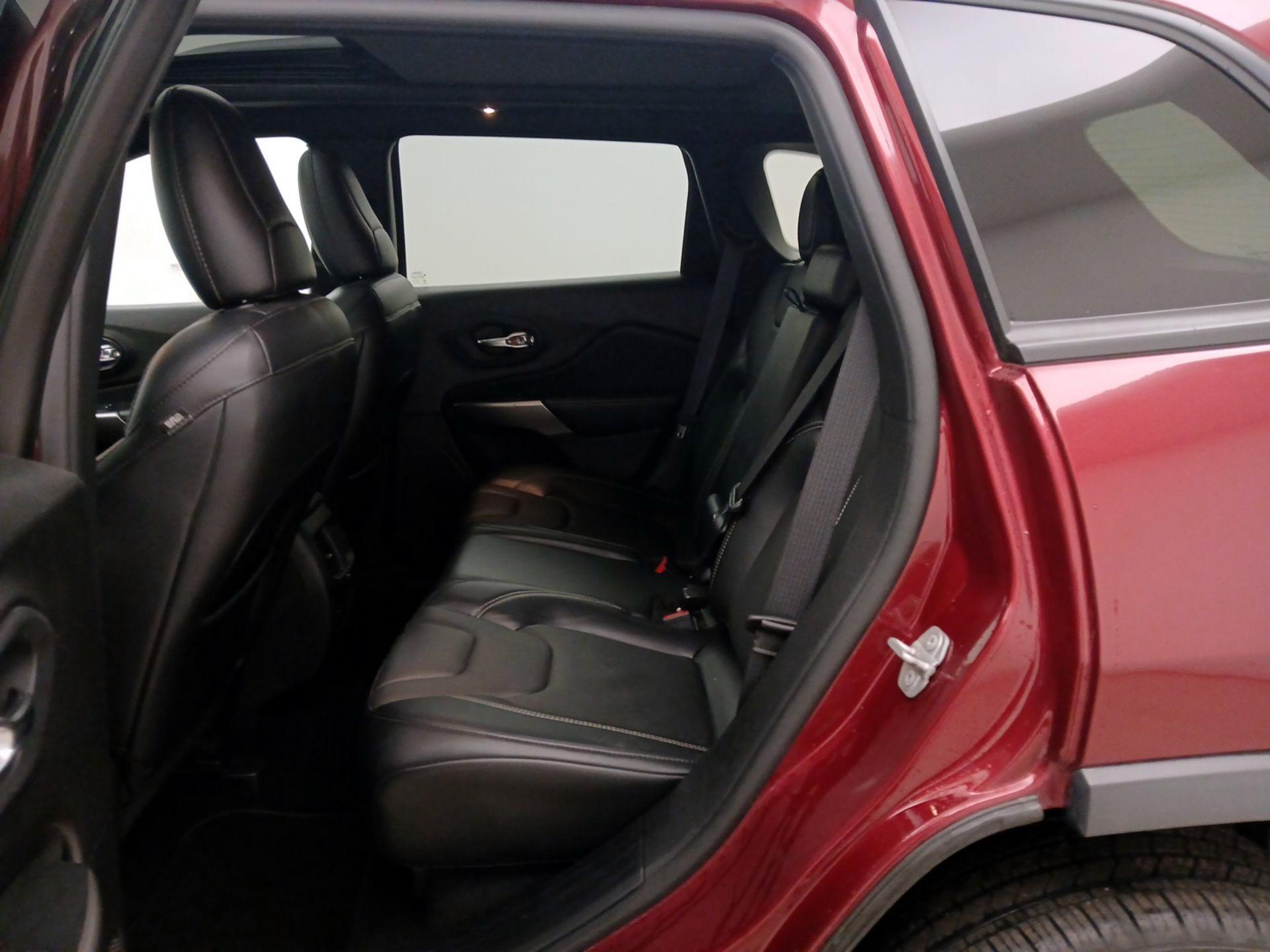 Thumbnail: 2021 Jeep Cherokee - 20