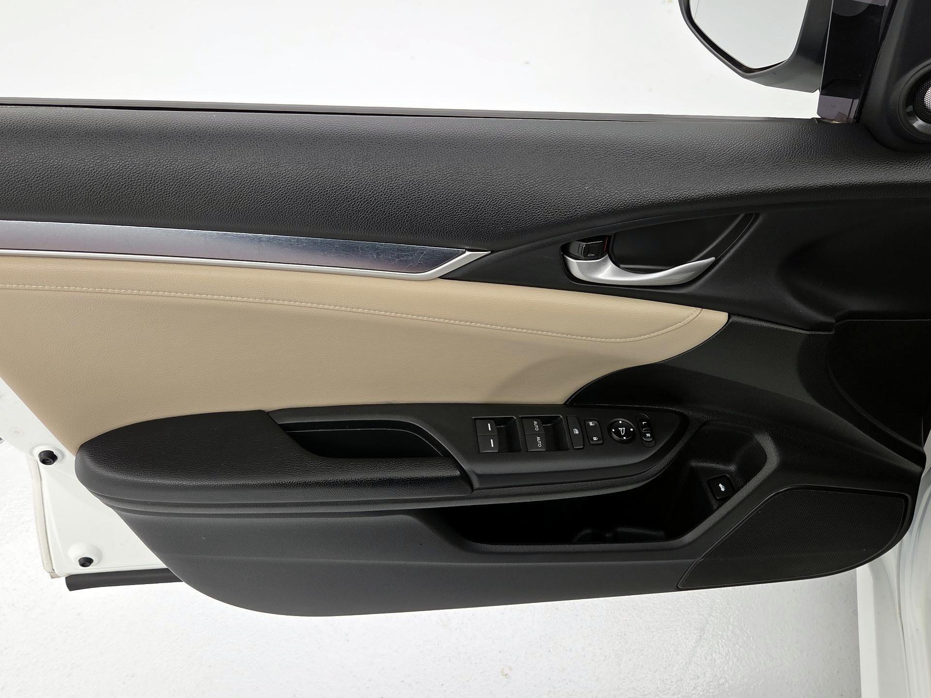 Thumbnail: 2016 Honda Civic - 12