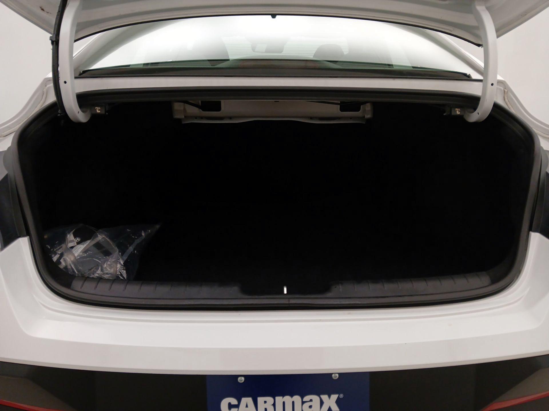 Thumbnail: 2024 Hyundai Elantra - 20