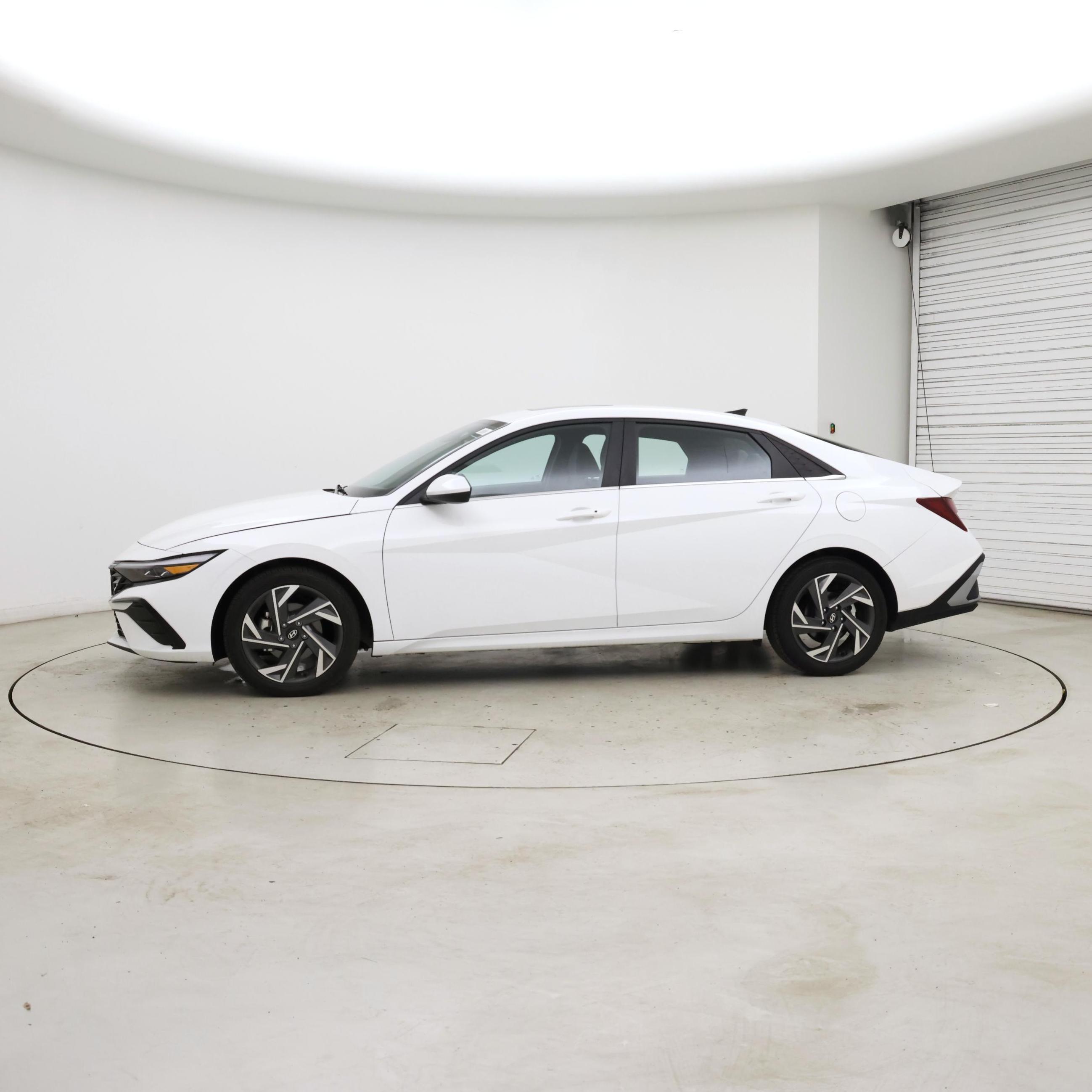 Thumbnail: 2024 Hyundai Elantra - 3