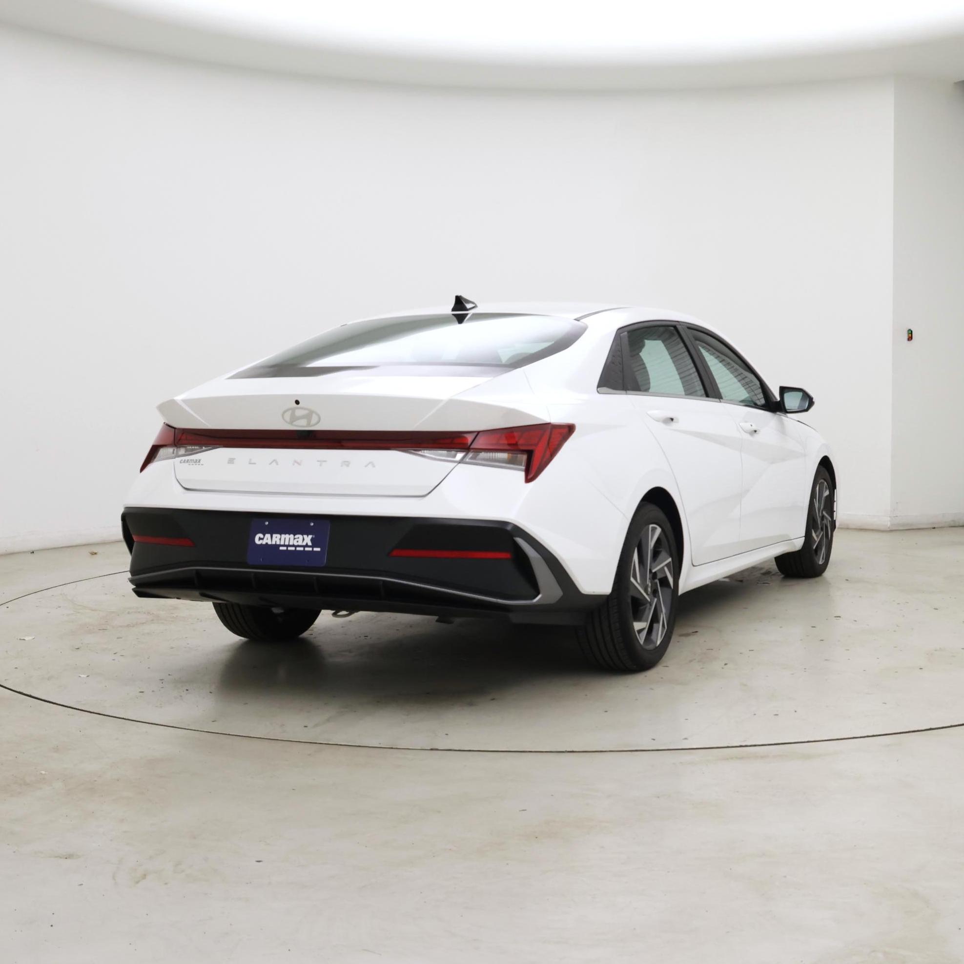 Thumbnail: 2024 Hyundai Elantra - 8