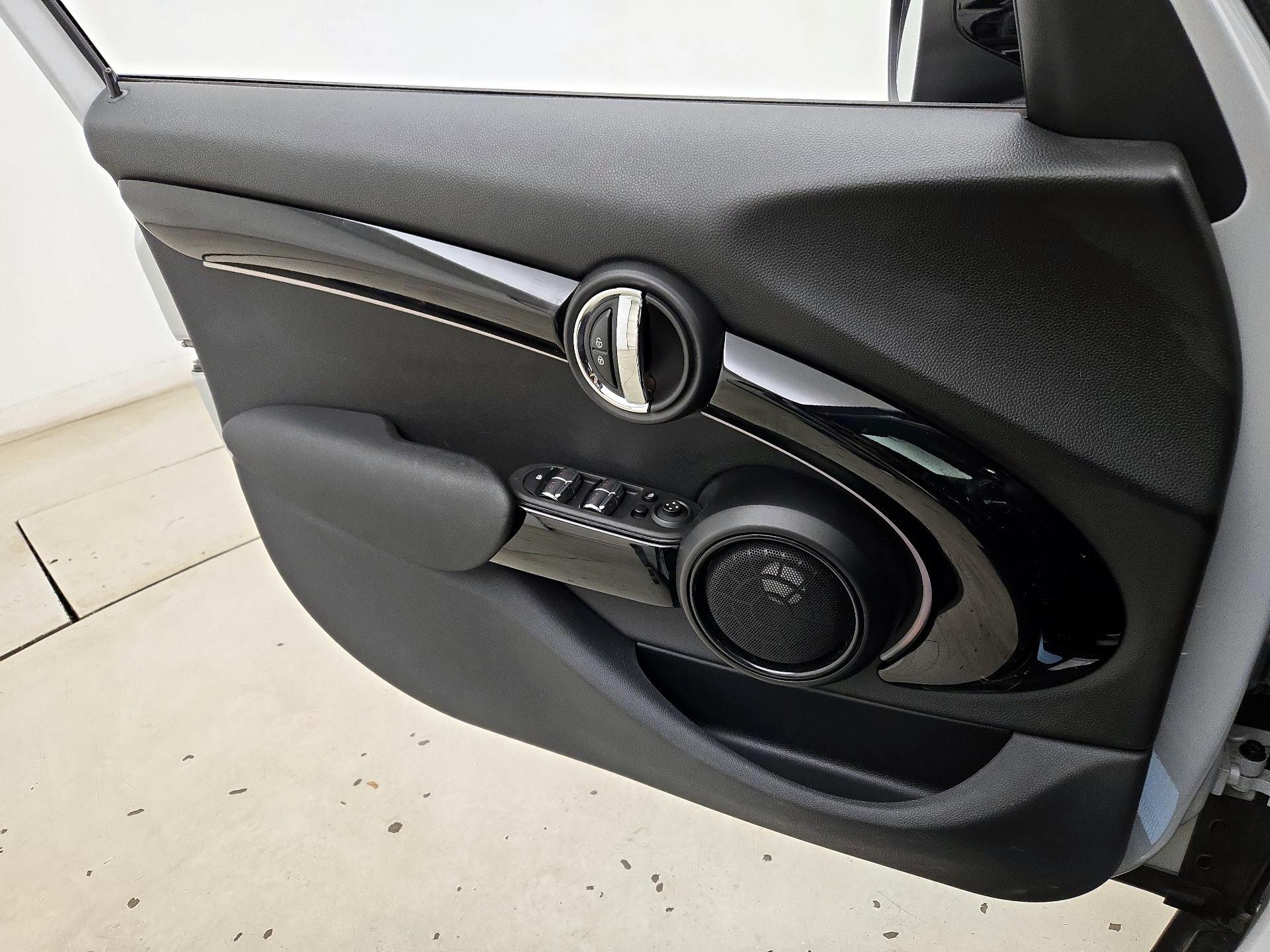 Thumbnail: 2022 MINI Cooper Hardtop - 12