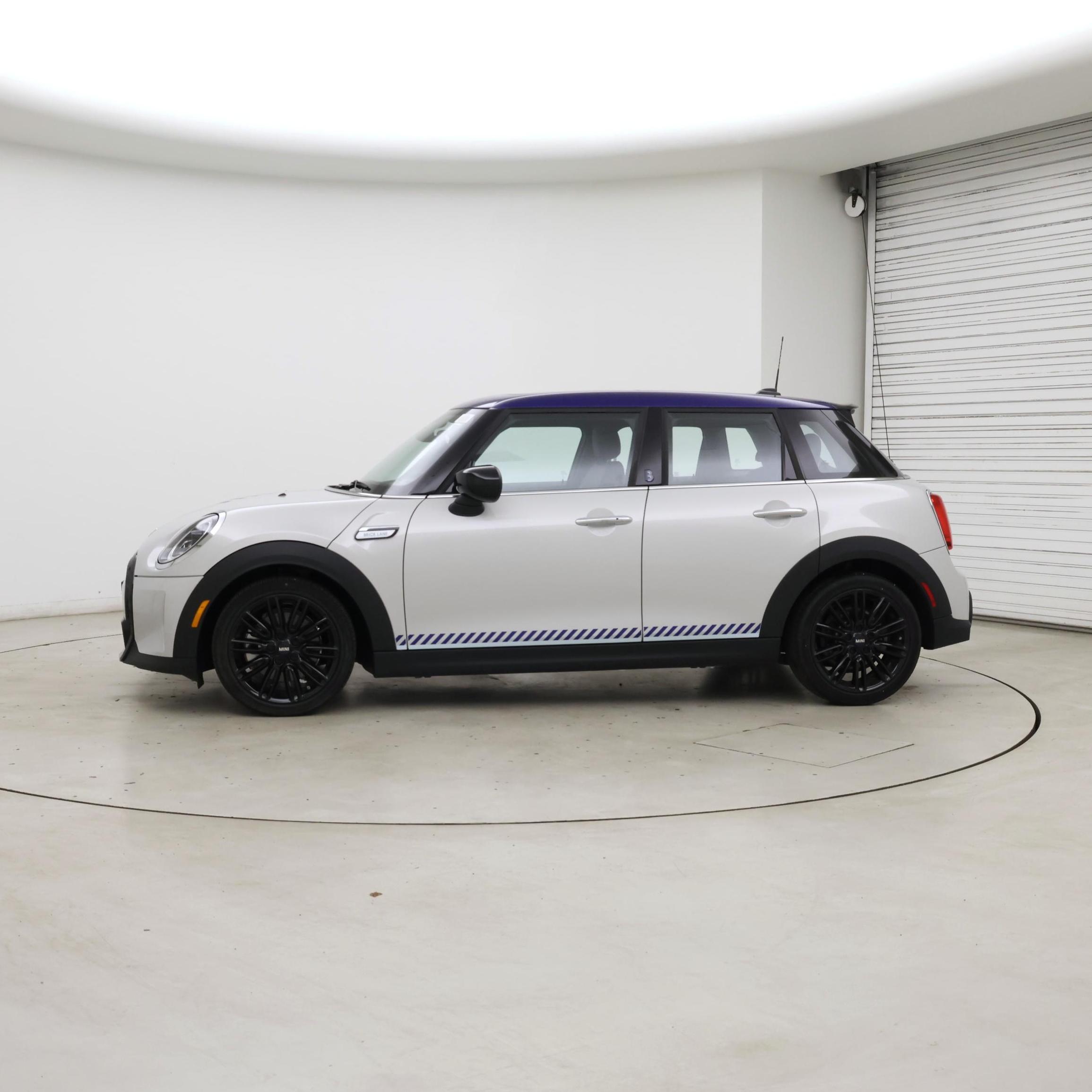 Thumbnail: 2022 MINI Cooper Hardtop - 3