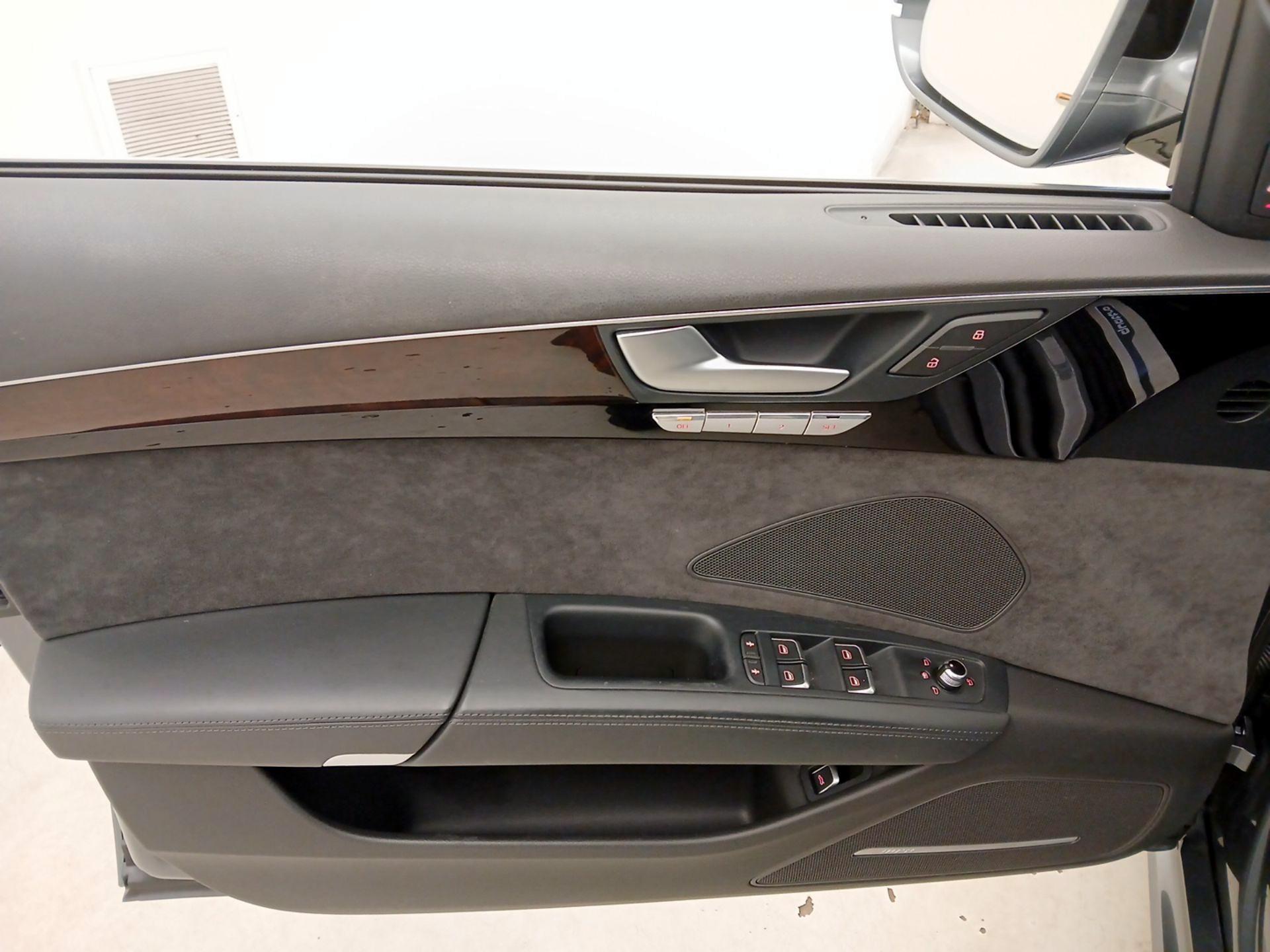 Thumbnail: 2016 Audi A8 - 12