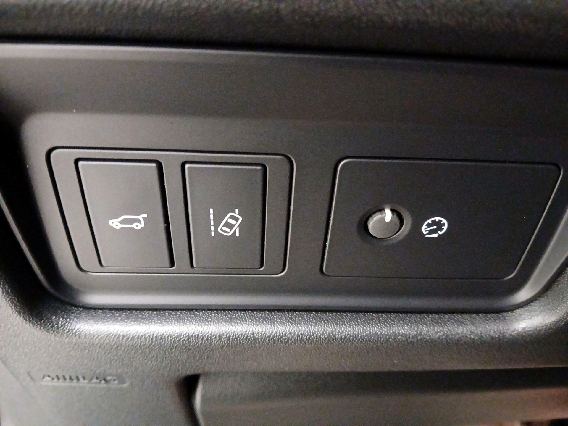 Thumbnail: 2019 Land Rover Discovery Sport - 13