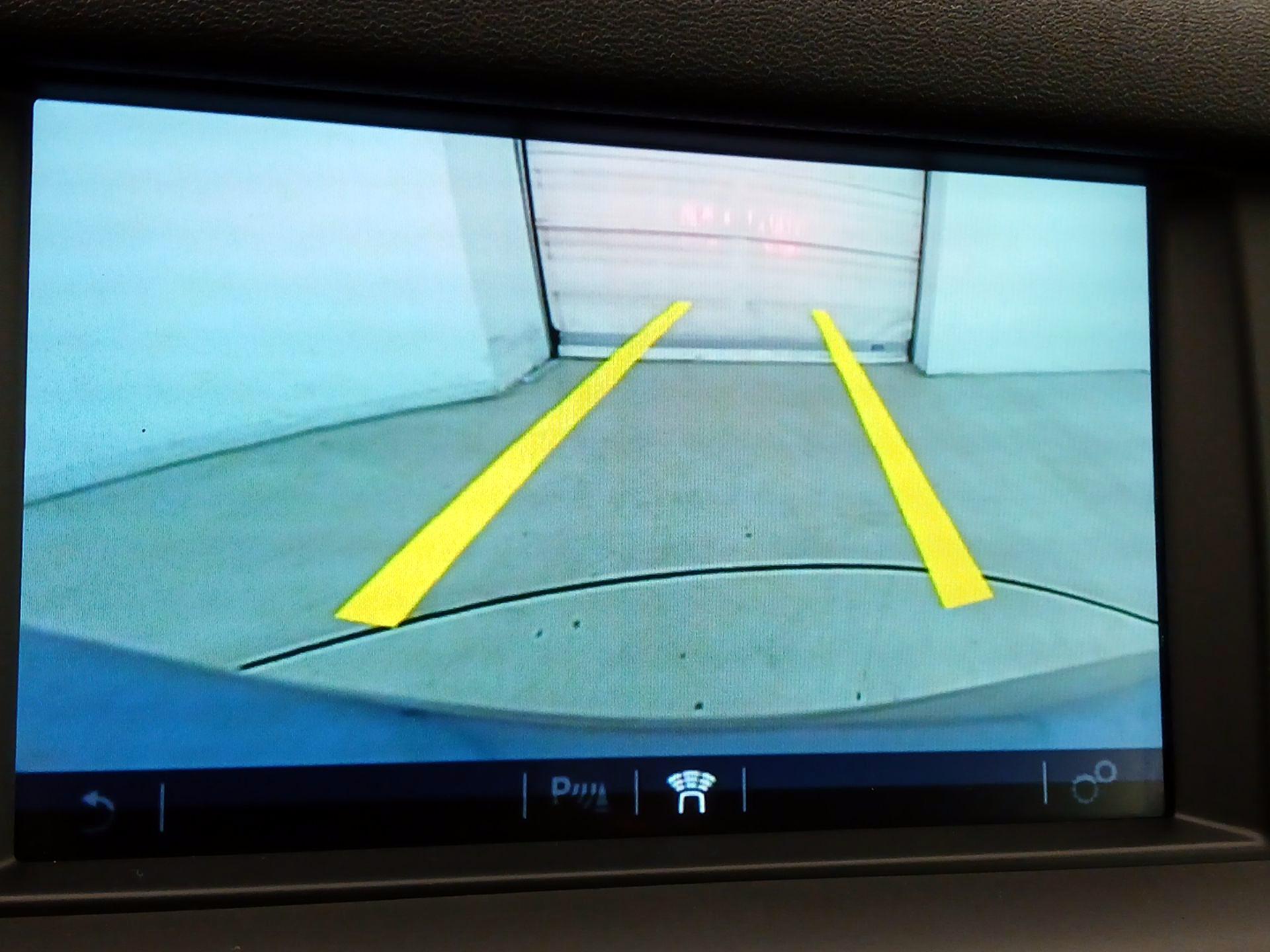 Thumbnail: 2019 Land Rover Discovery Sport - 14