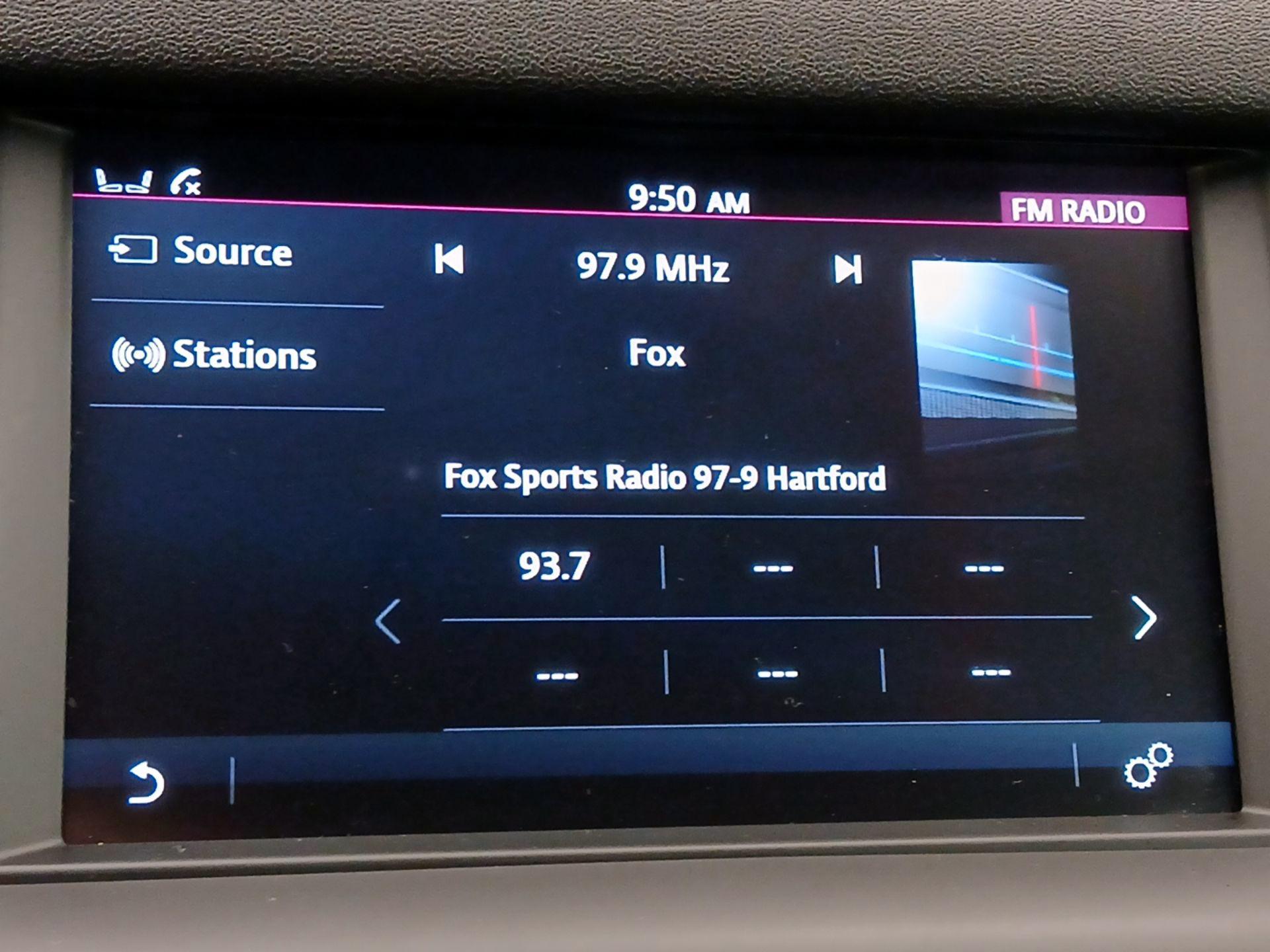 Thumbnail: 2019 Land Rover Discovery Sport - 15