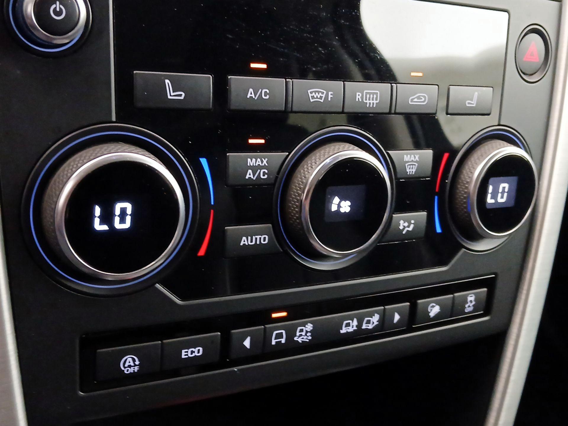 Thumbnail: 2019 Land Rover Discovery Sport - 16