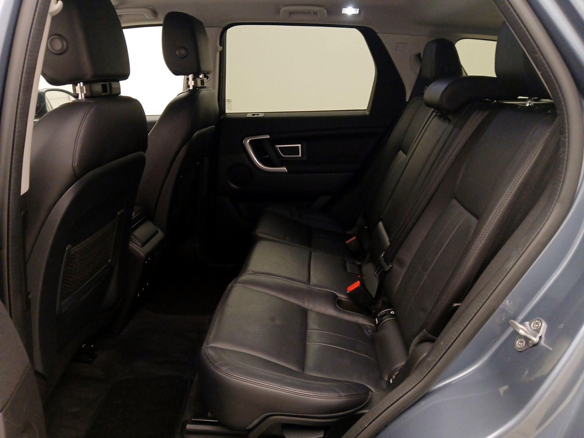 Thumbnail: 2019 Land Rover Discovery Sport - 18