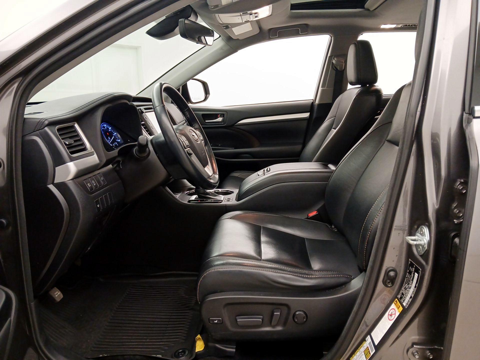 Thumbnail: 2018 Toyota Highlander - 11