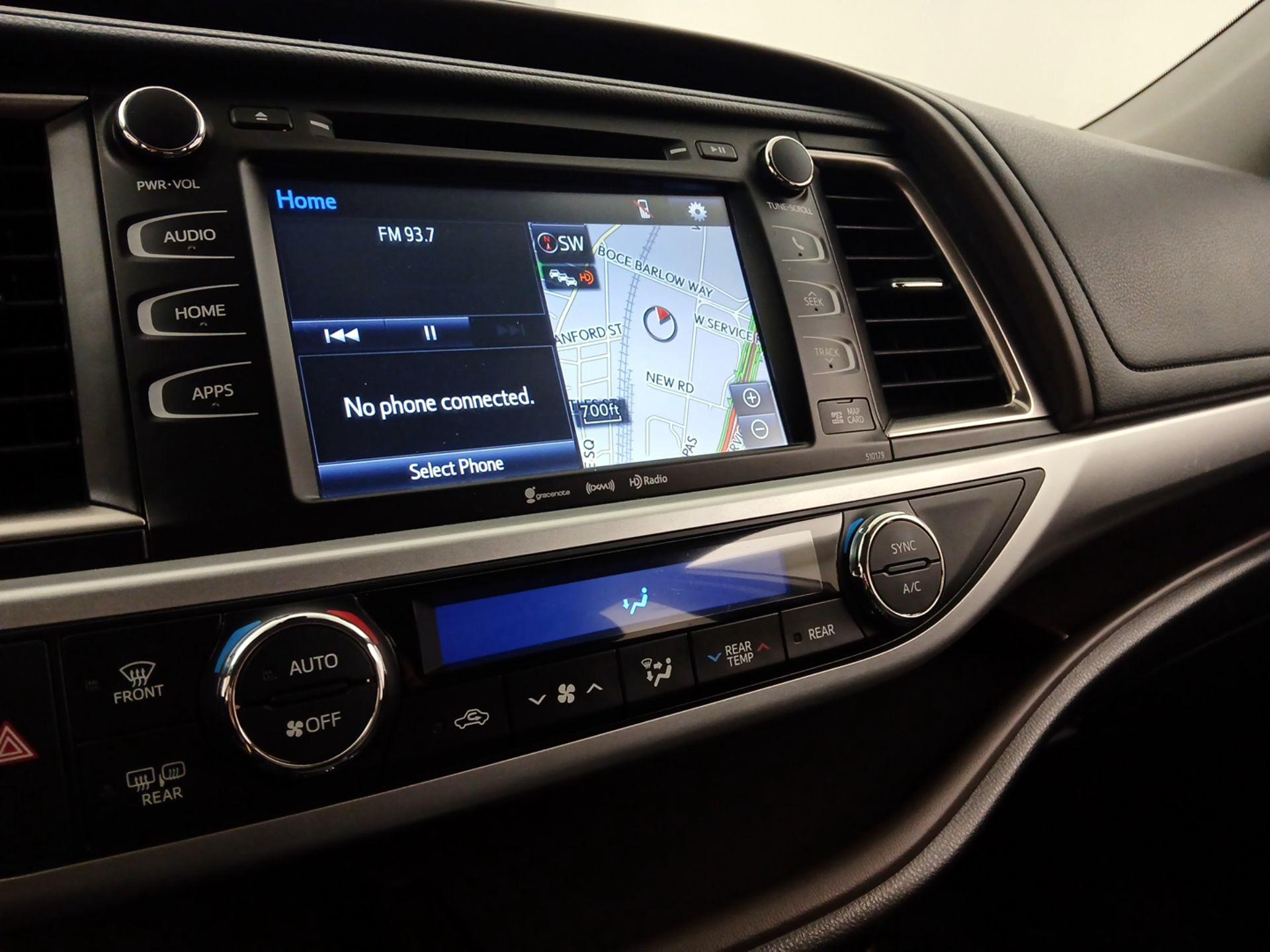 Thumbnail: 2018 Toyota Highlander - 15