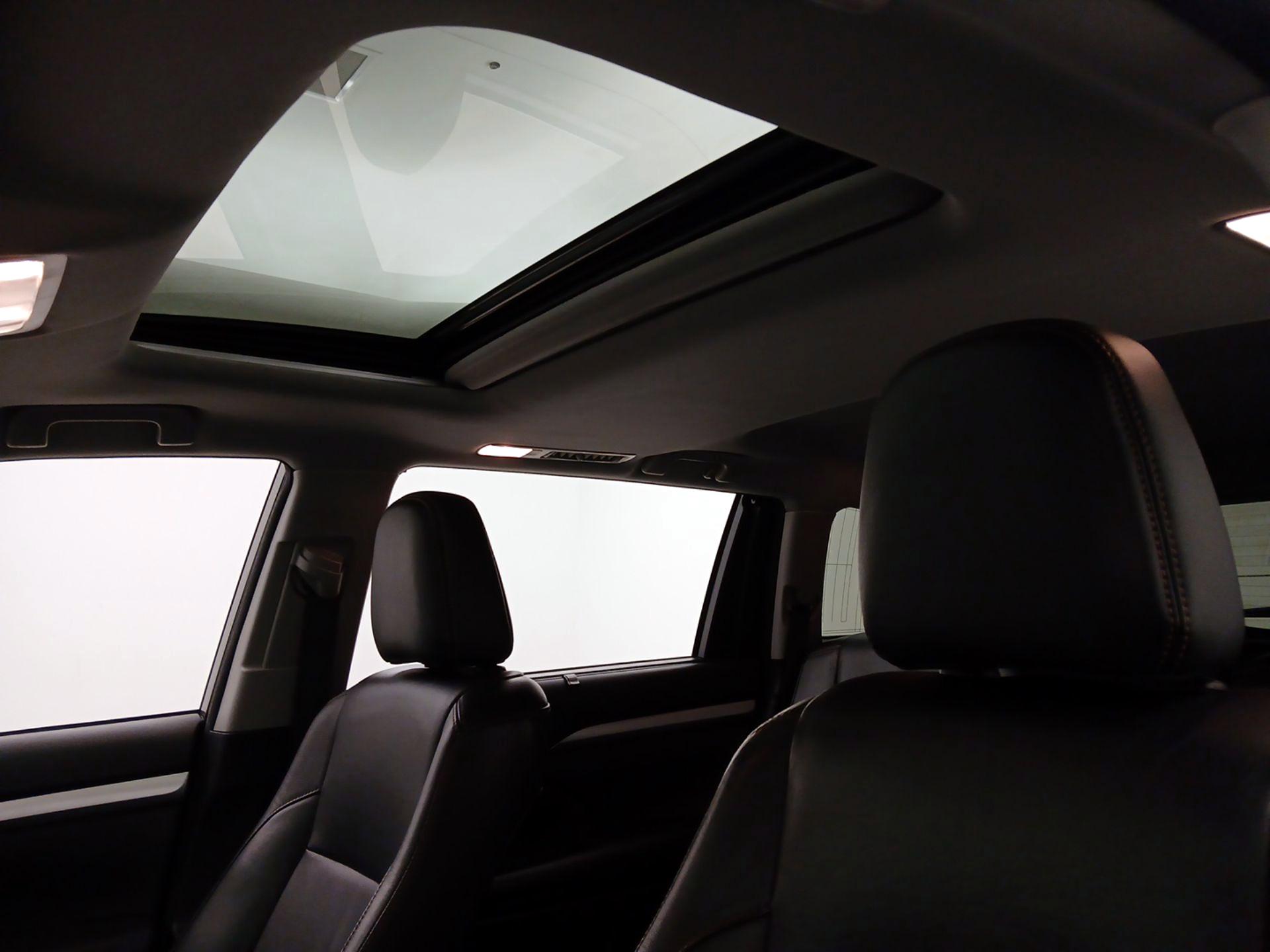 Thumbnail: 2018 Toyota Highlander - 17