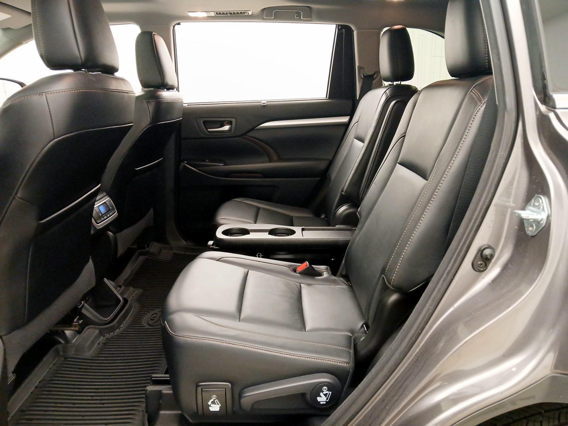 Thumbnail: 2018 Toyota Highlander - 18