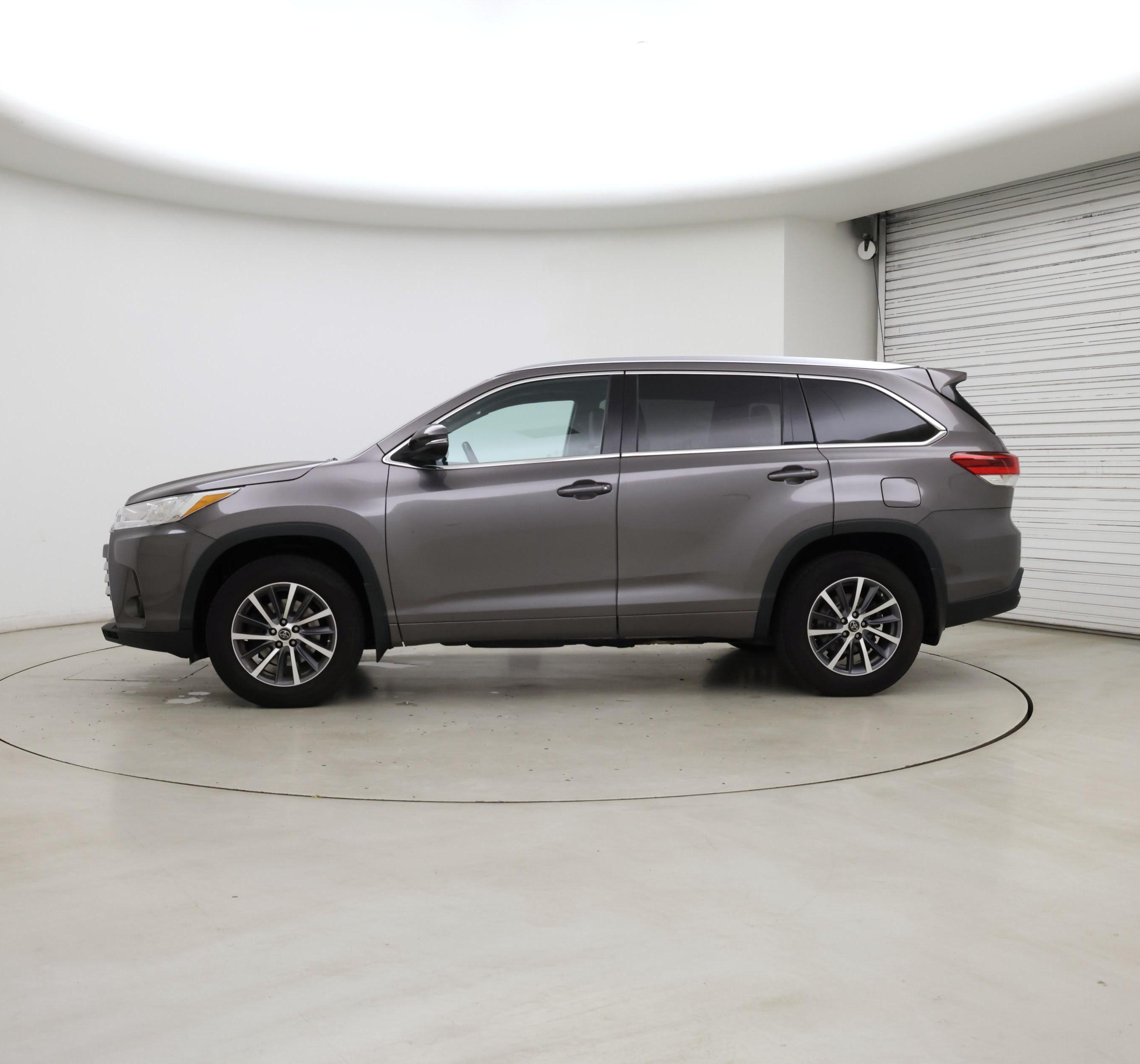 Thumbnail: 2018 Toyota Highlander - 3