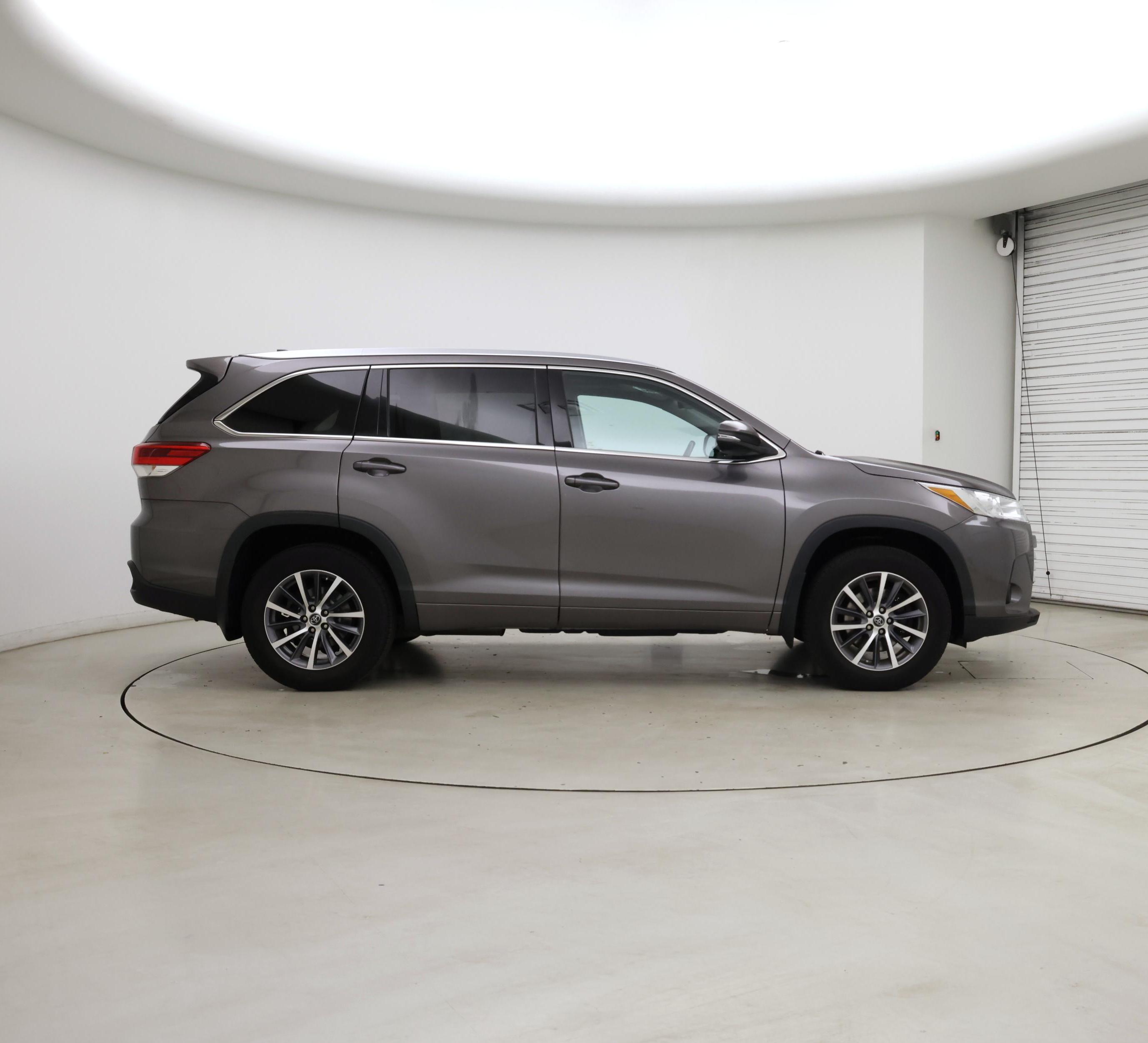 Thumbnail: 2018 Toyota Highlander - 7