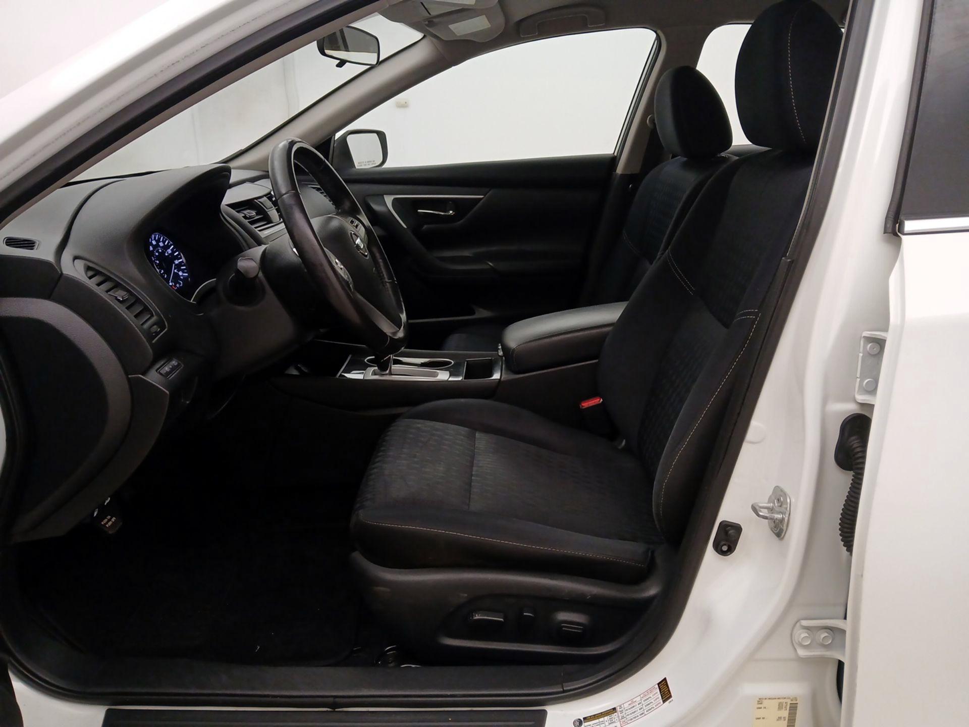 Thumbnail: 2018 Nissan Altima - 11