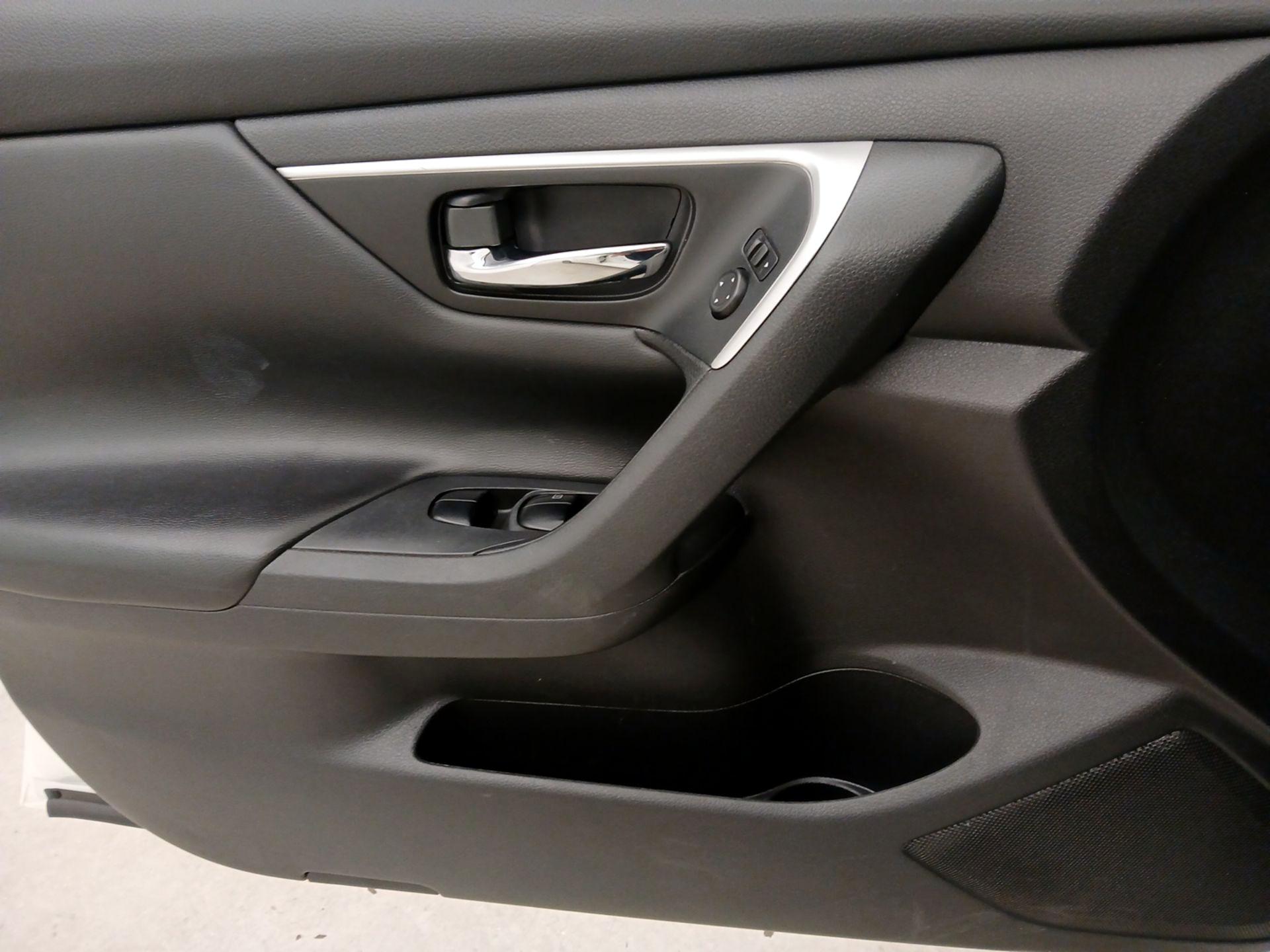 Thumbnail: 2018 Nissan Altima - 12