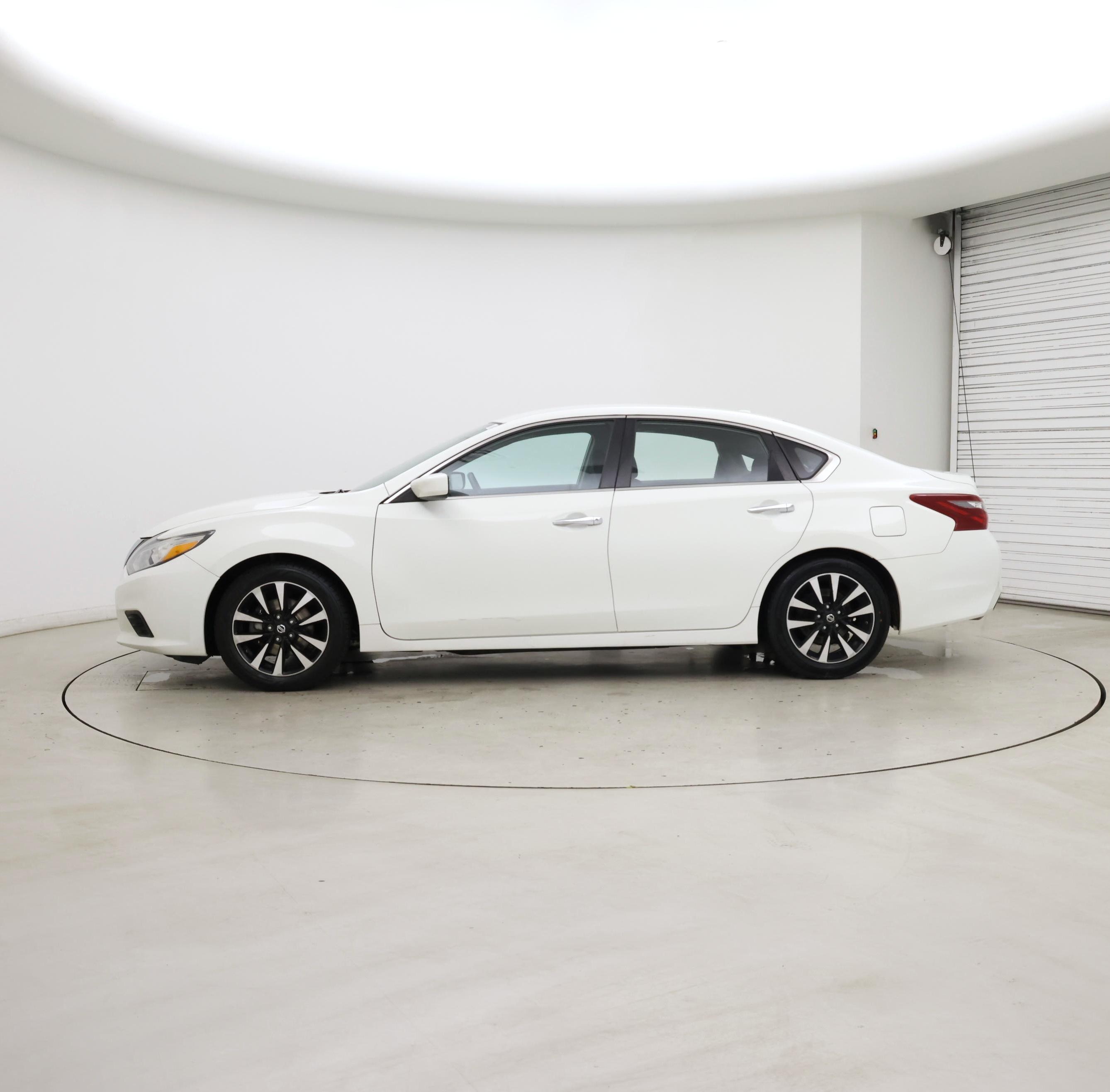 Thumbnail: 2018 Nissan Altima - 3