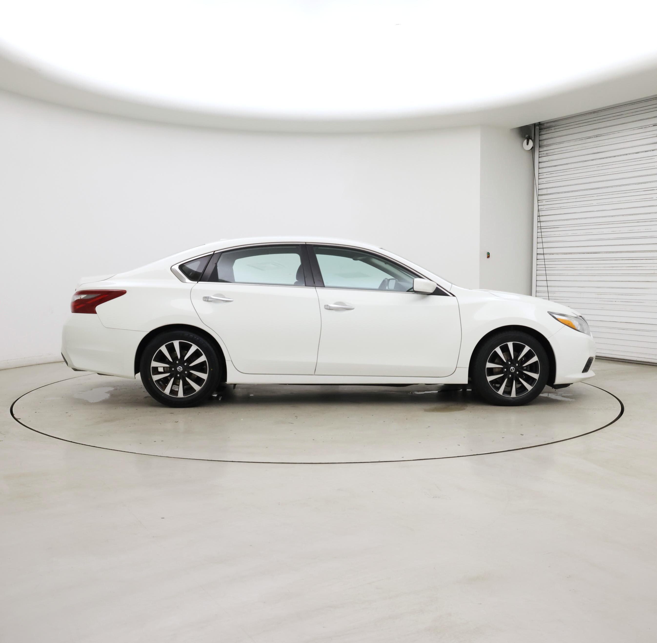 Thumbnail: 2018 Nissan Altima - 7