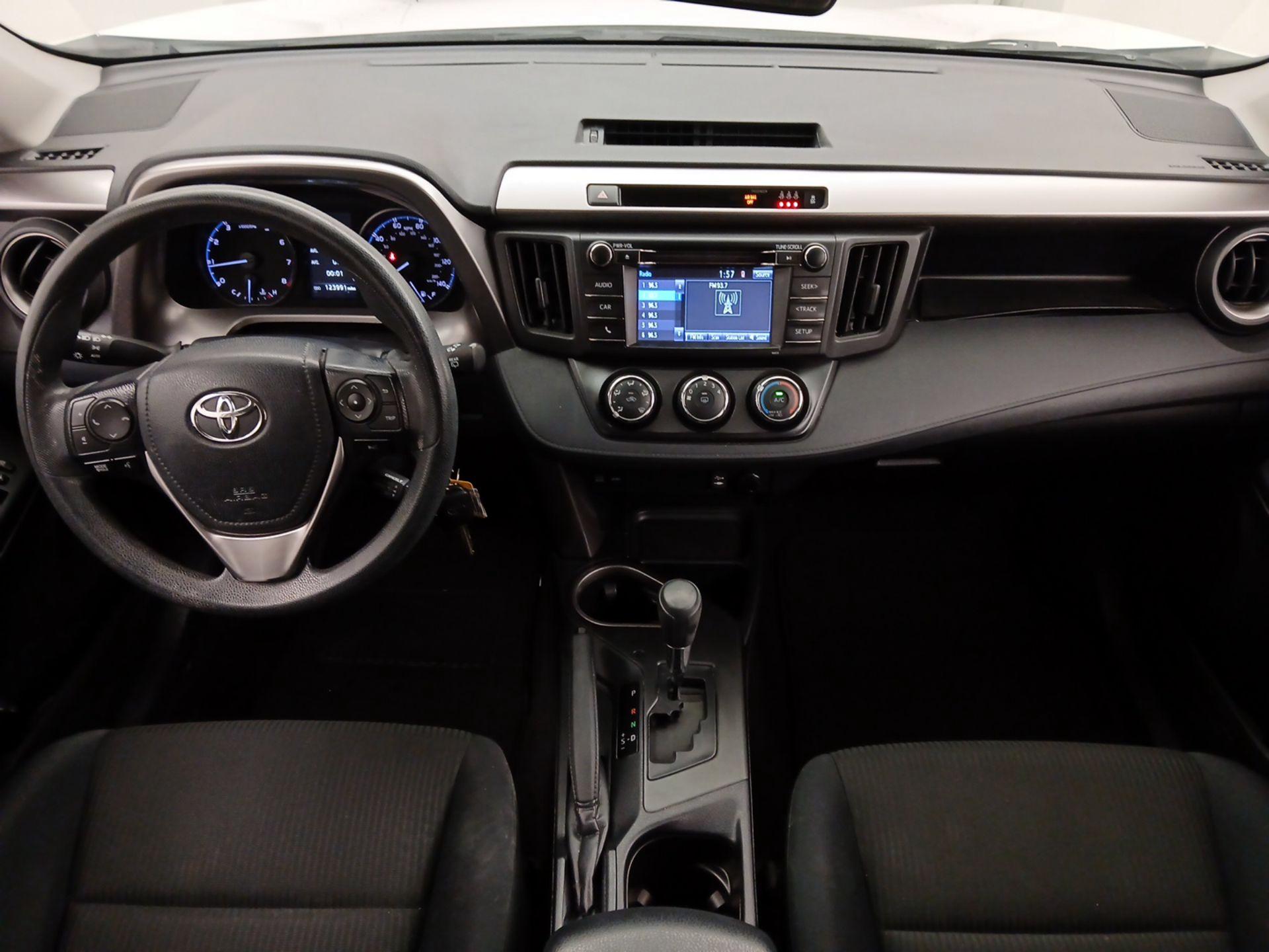 Thumbnail: 2018 Toyota RAV4 - 9