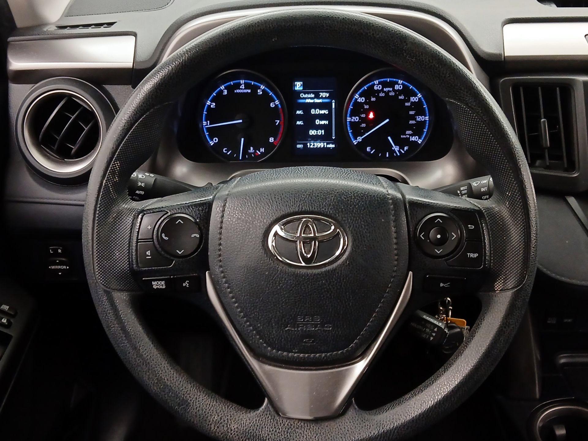 Thumbnail: 2018 Toyota RAV4 - 10