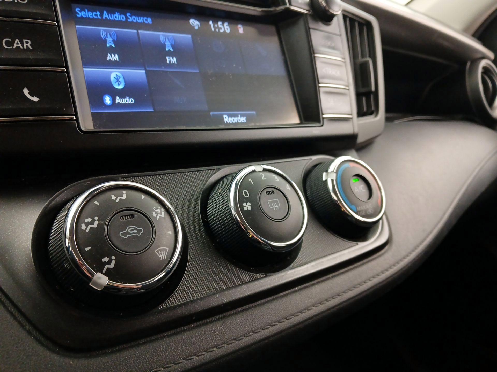 Thumbnail: 2018 Toyota RAV4 - 15