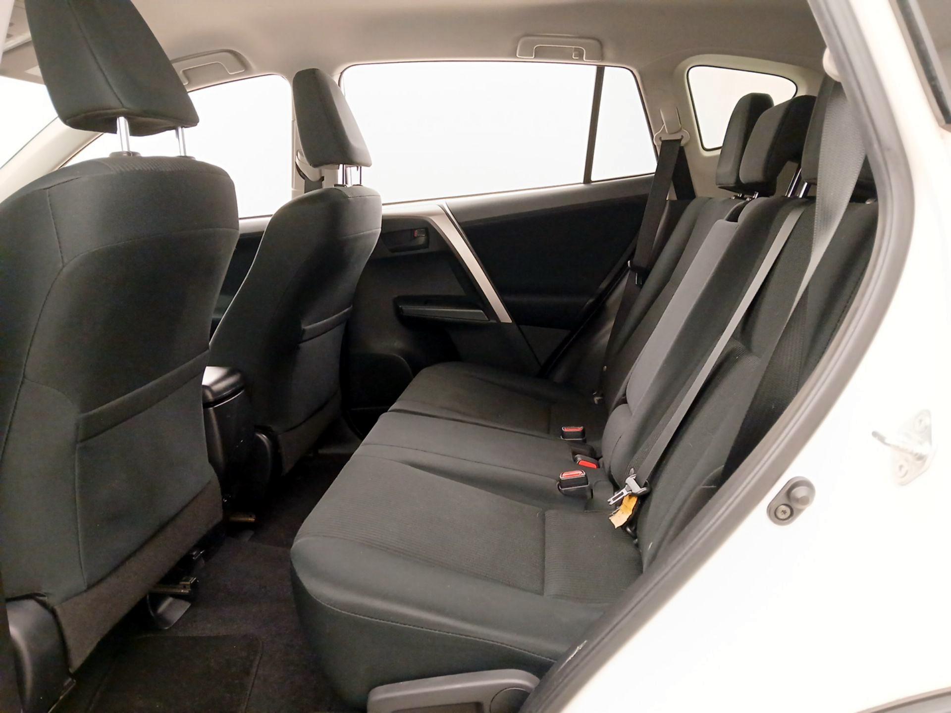 Thumbnail: 2018 Toyota RAV4 - 17