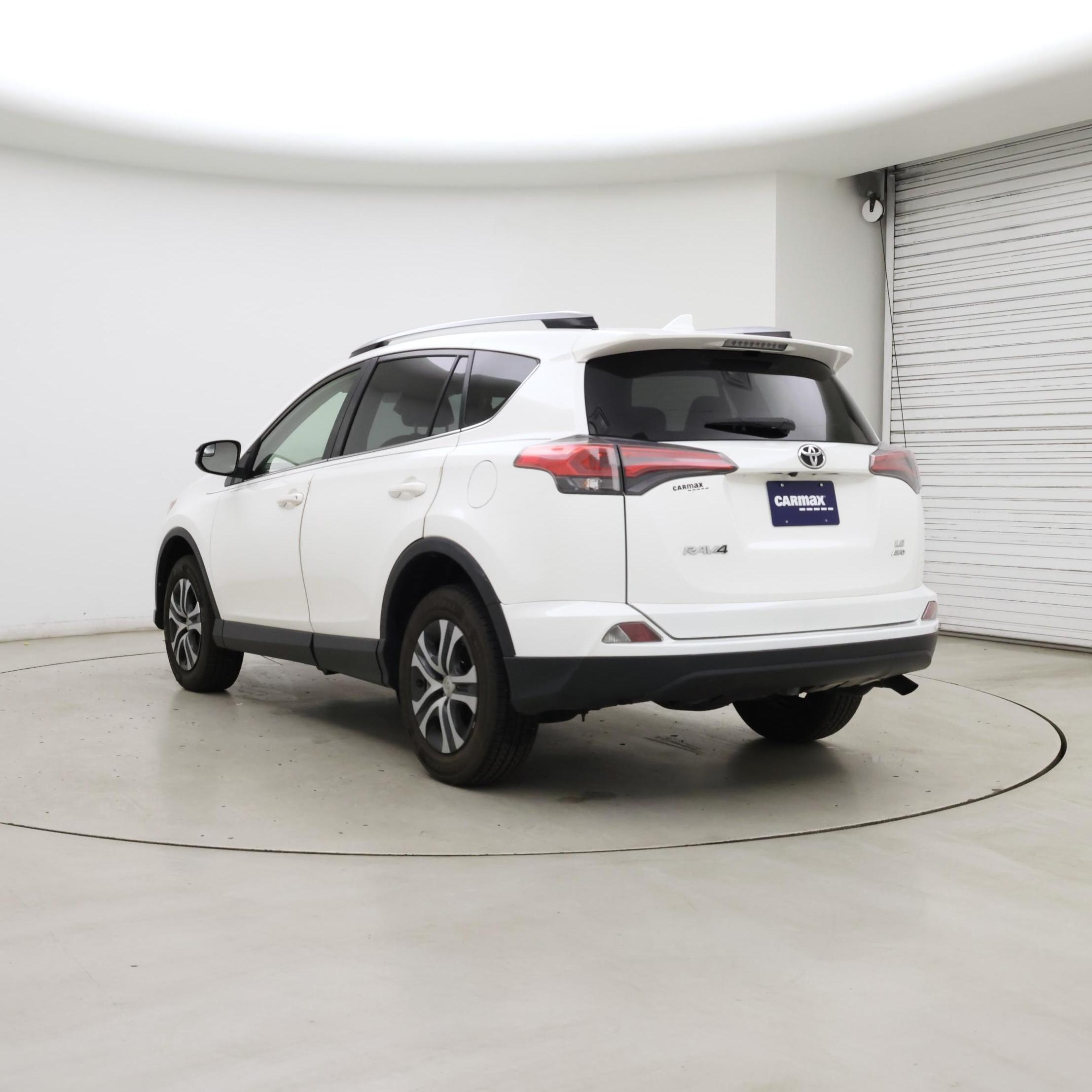 Thumbnail: 2018 Toyota RAV4 - 2