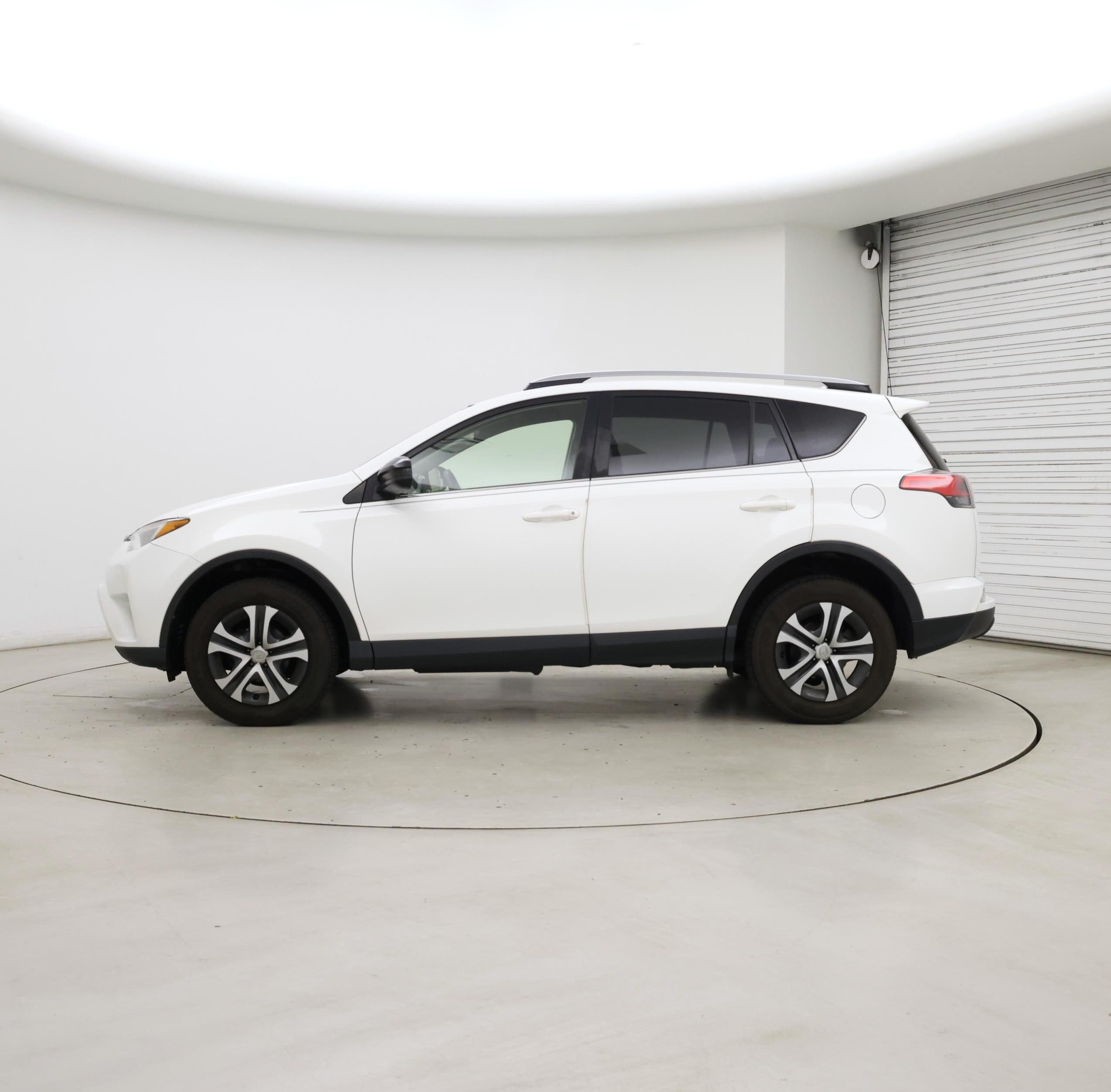 Thumbnail: 2018 Toyota RAV4 - 3