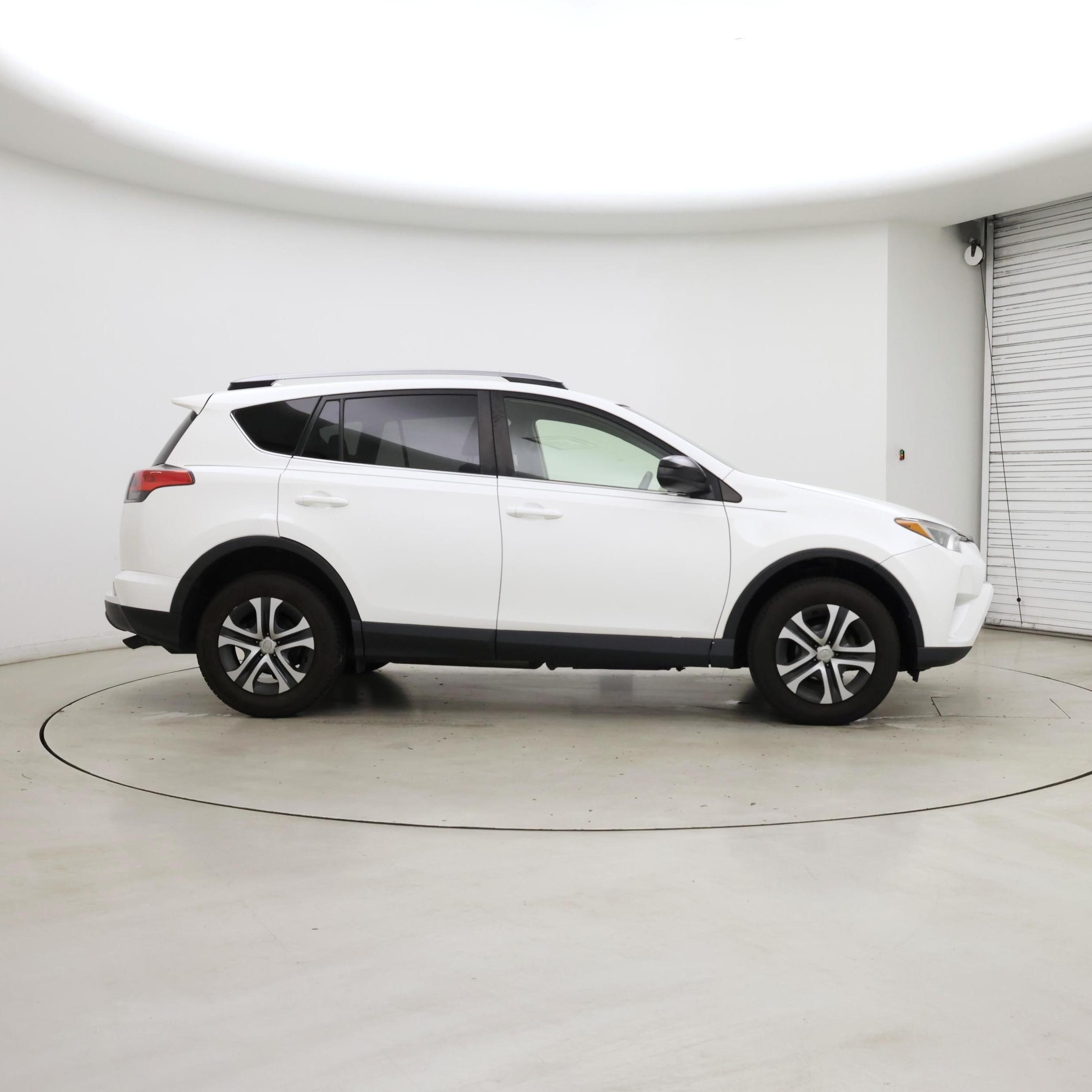 Thumbnail: 2018 Toyota RAV4 - 7