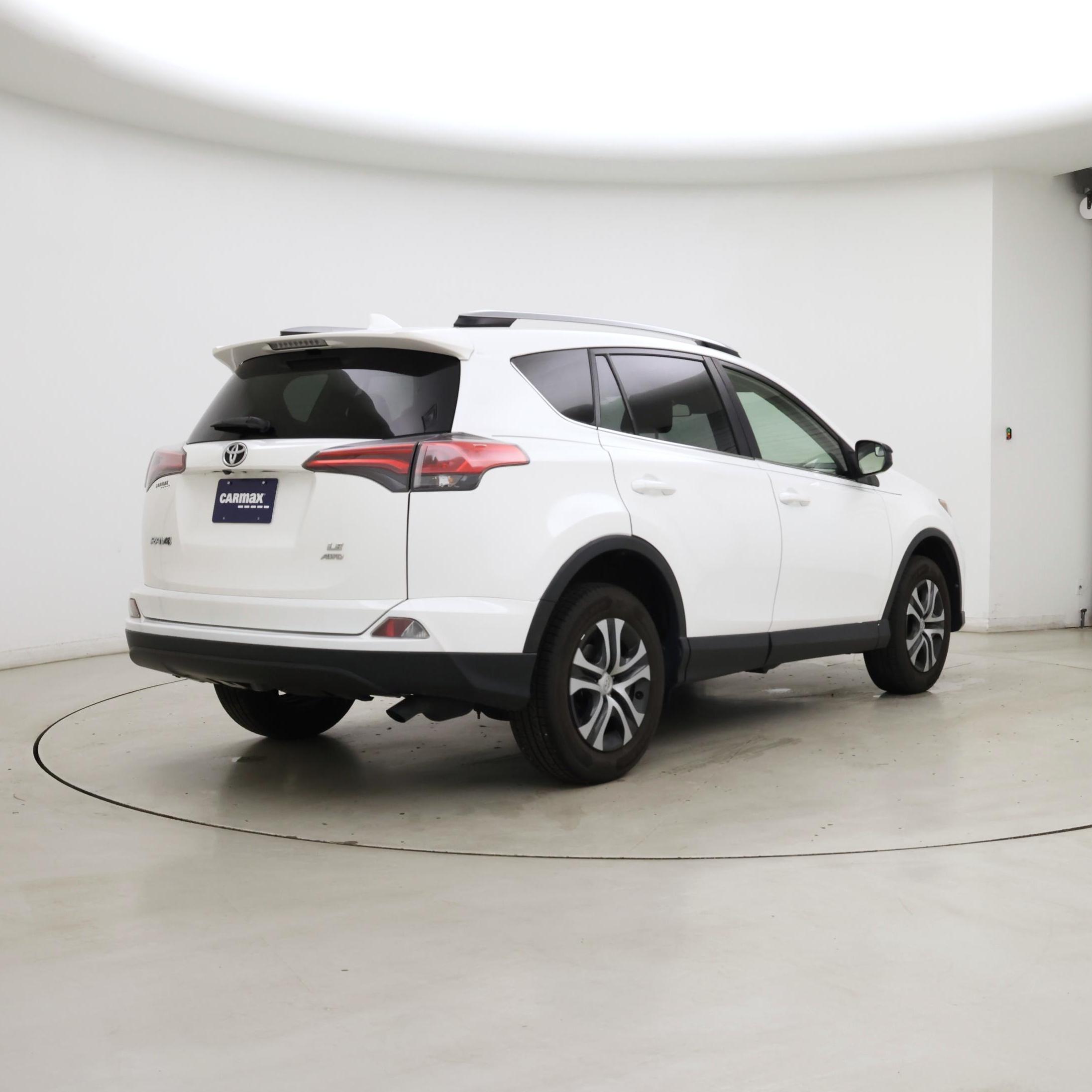 Thumbnail: 2018 Toyota RAV4 - 8