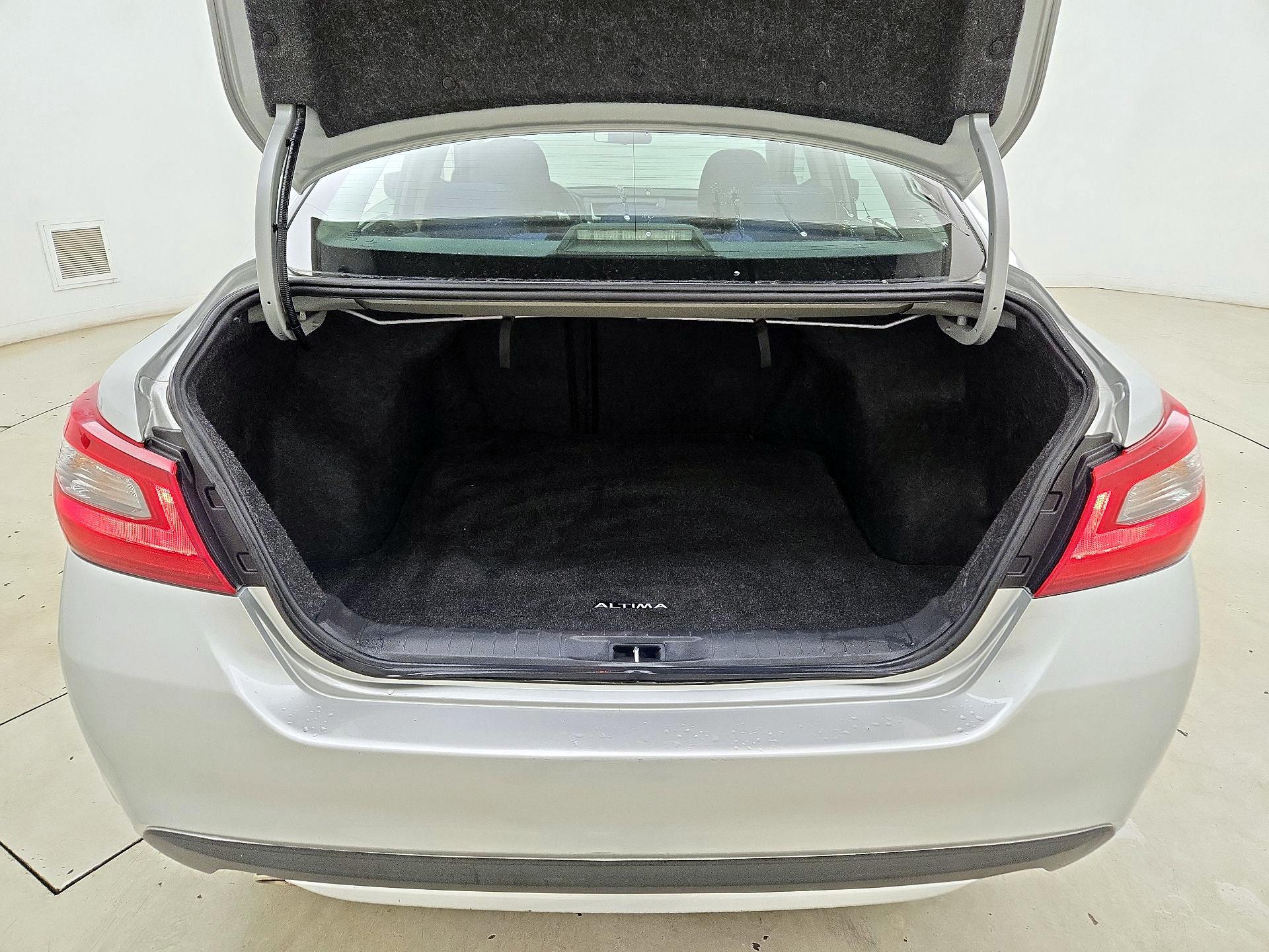 Thumbnail: 2018 Nissan Altima - 20