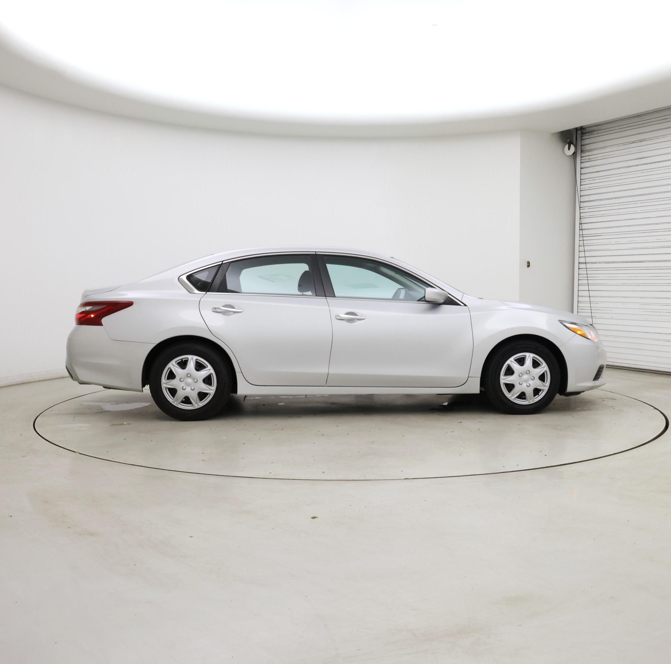 Thumbnail: 2018 Nissan Altima - 7