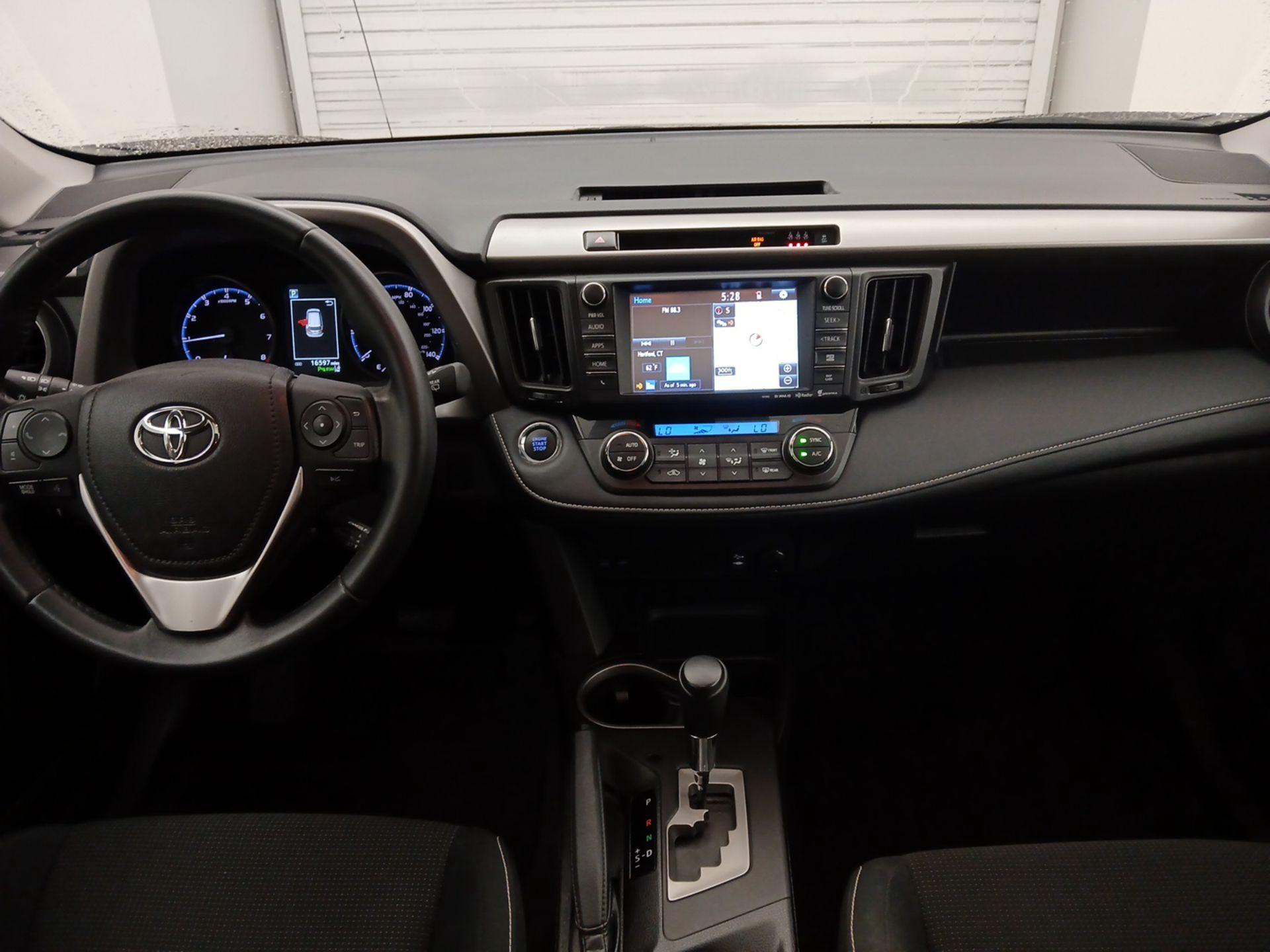 Thumbnail: 2017 Toyota RAV4 - 9