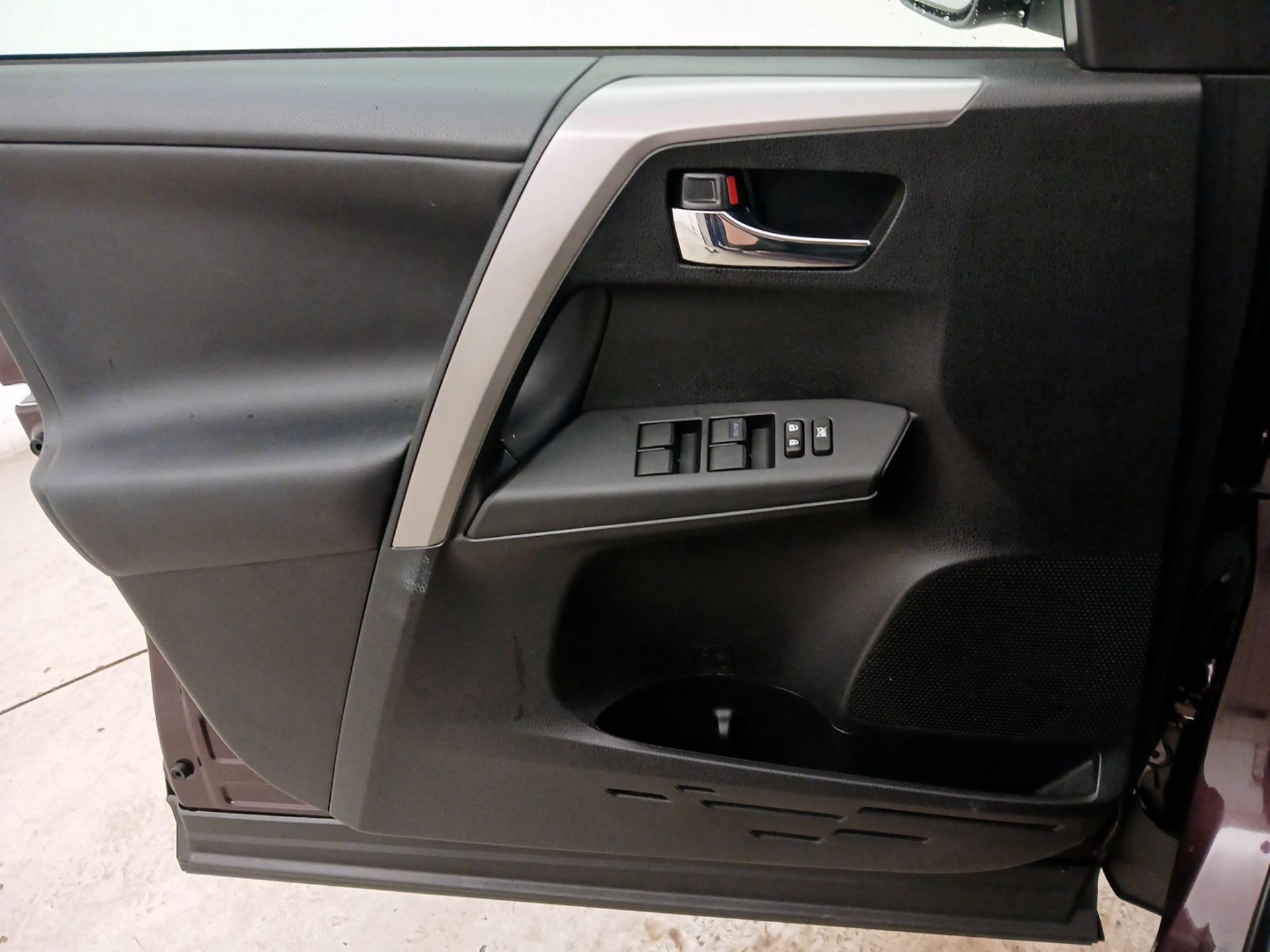 Thumbnail: 2017 Toyota RAV4 - 12