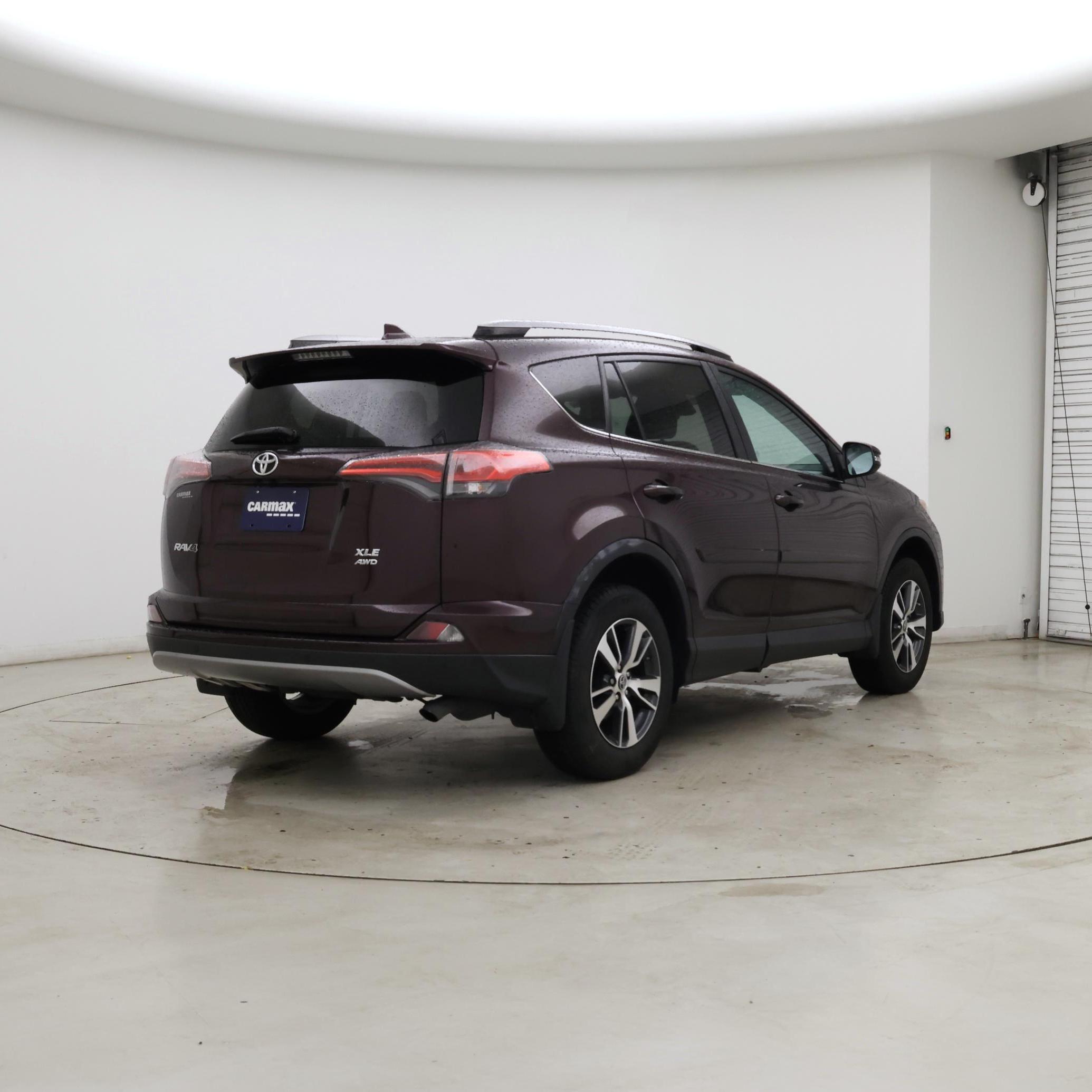 Thumbnail: 2017 Toyota RAV4 - 8