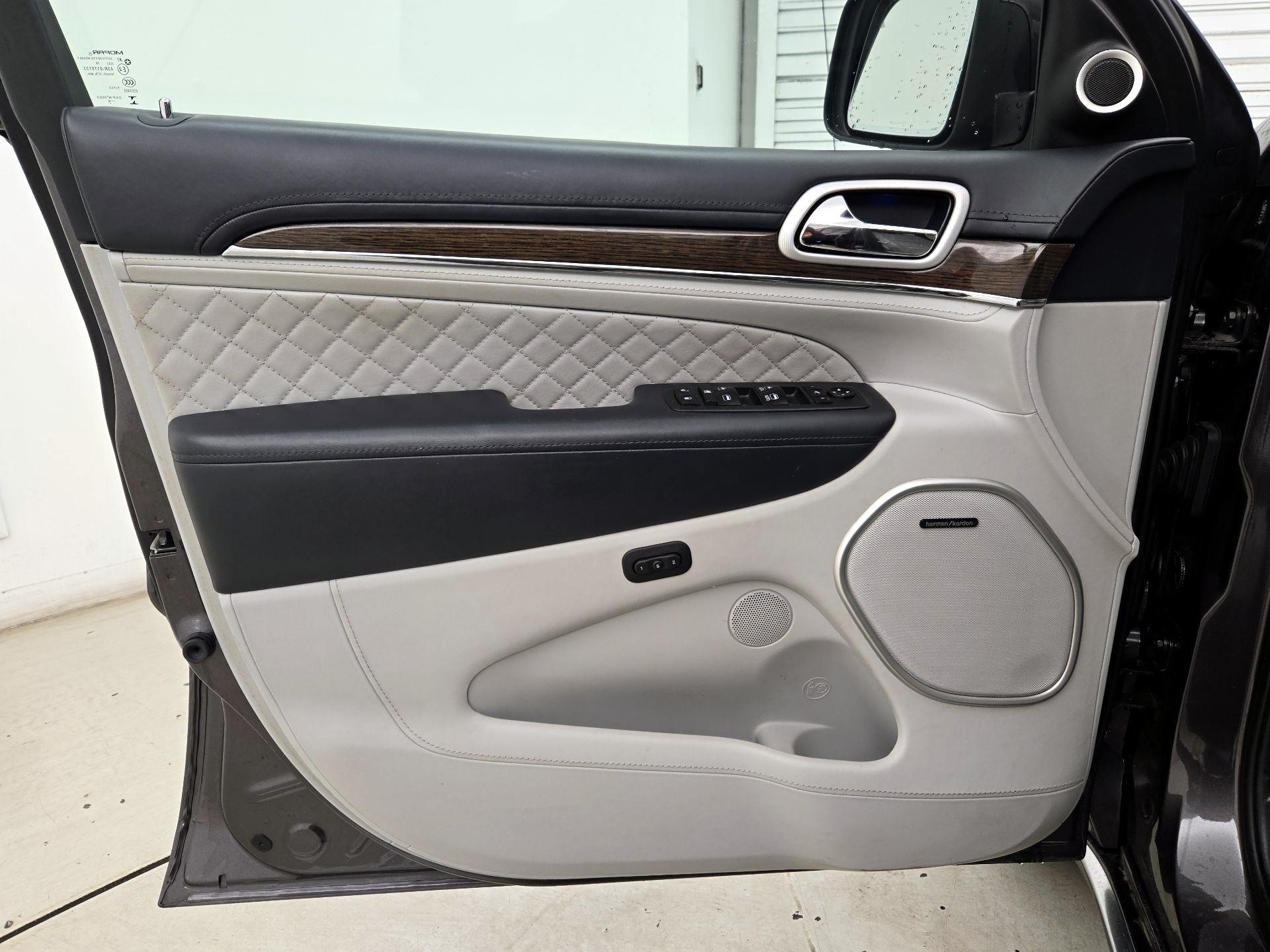 Thumbnail: 2018 Jeep Grand Cherokee - 10