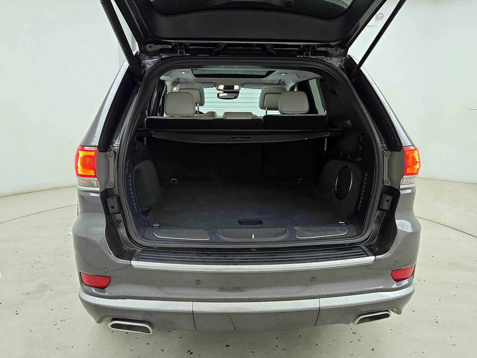 Thumbnail: 2018 Jeep Grand Cherokee - 20