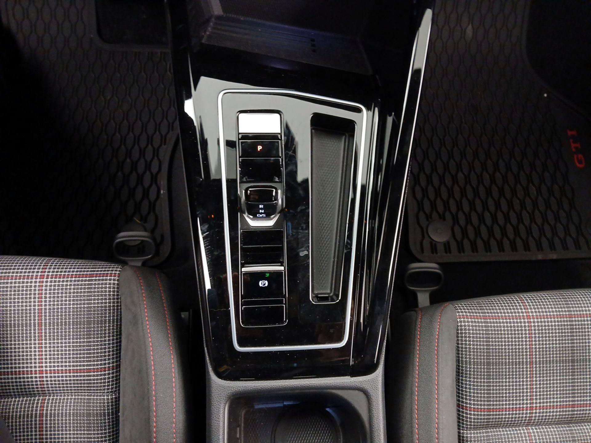 Thumbnail: 2025 Volkswagen Golf - 16