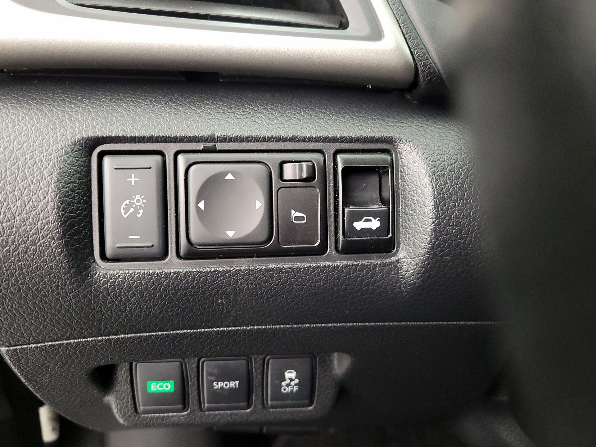 Thumbnail: 2015 Nissan Sentra - 13