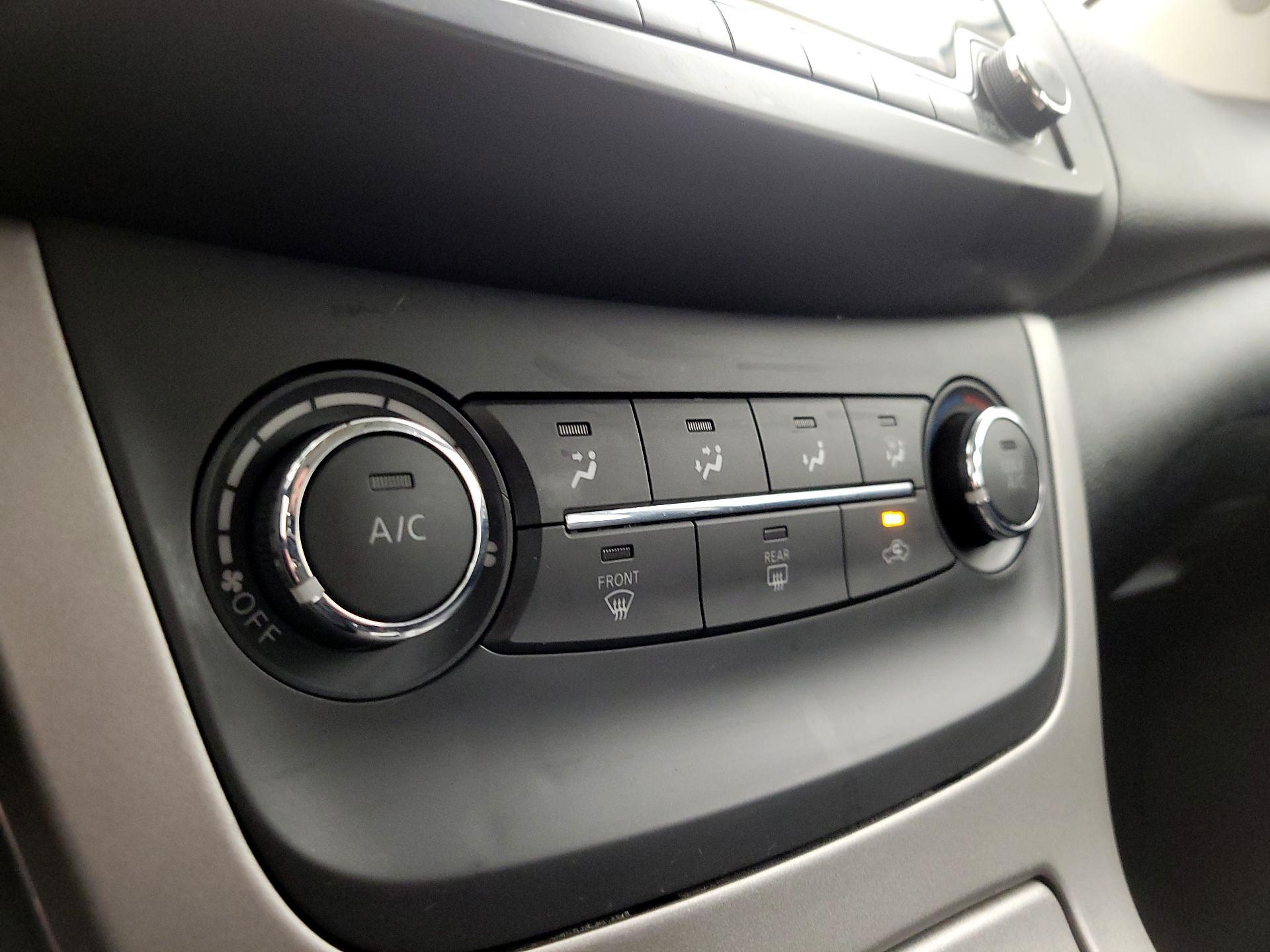 Thumbnail: 2015 Nissan Sentra - 16