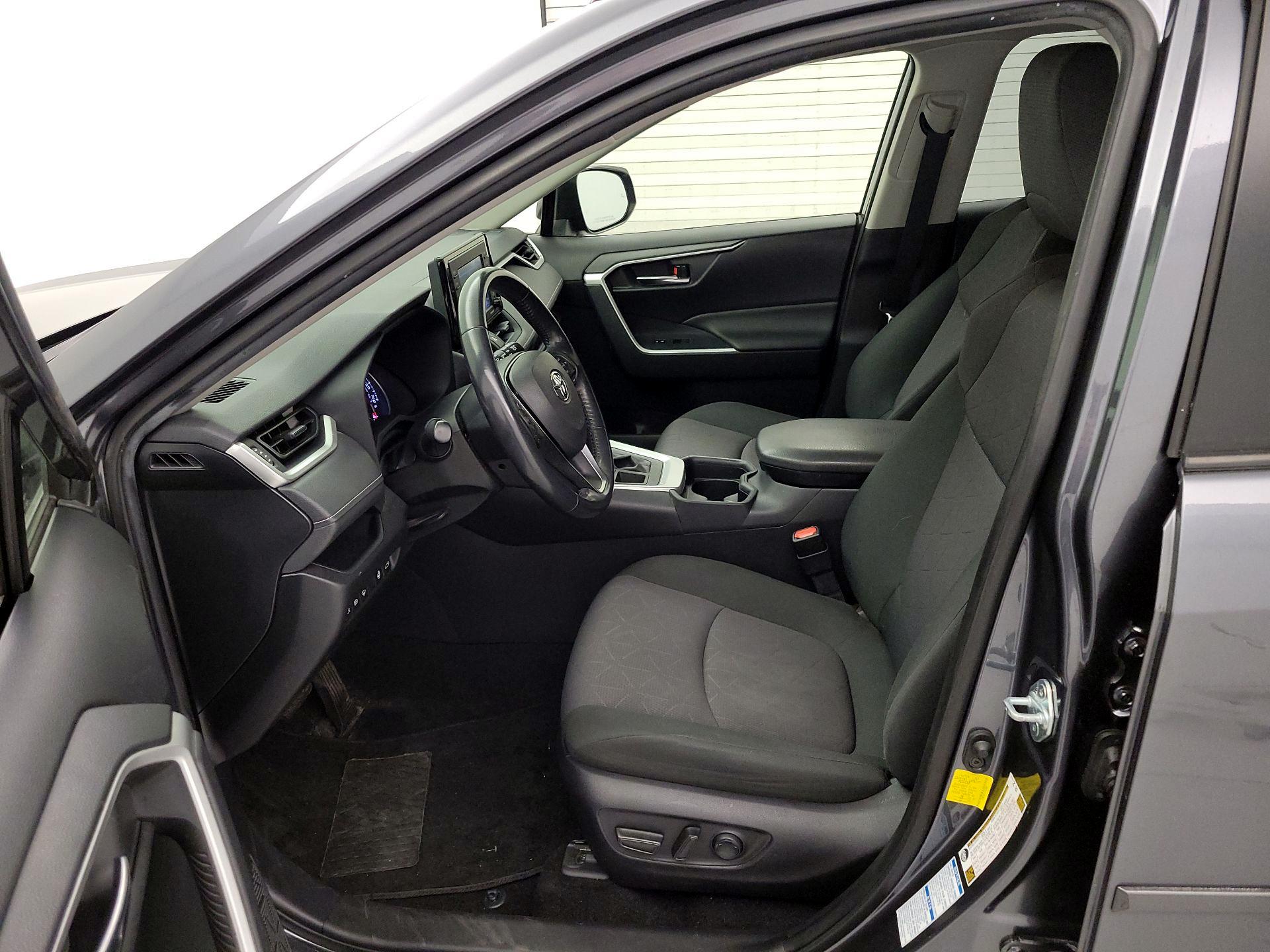 Thumbnail: 2020 Toyota RAV4 - 11