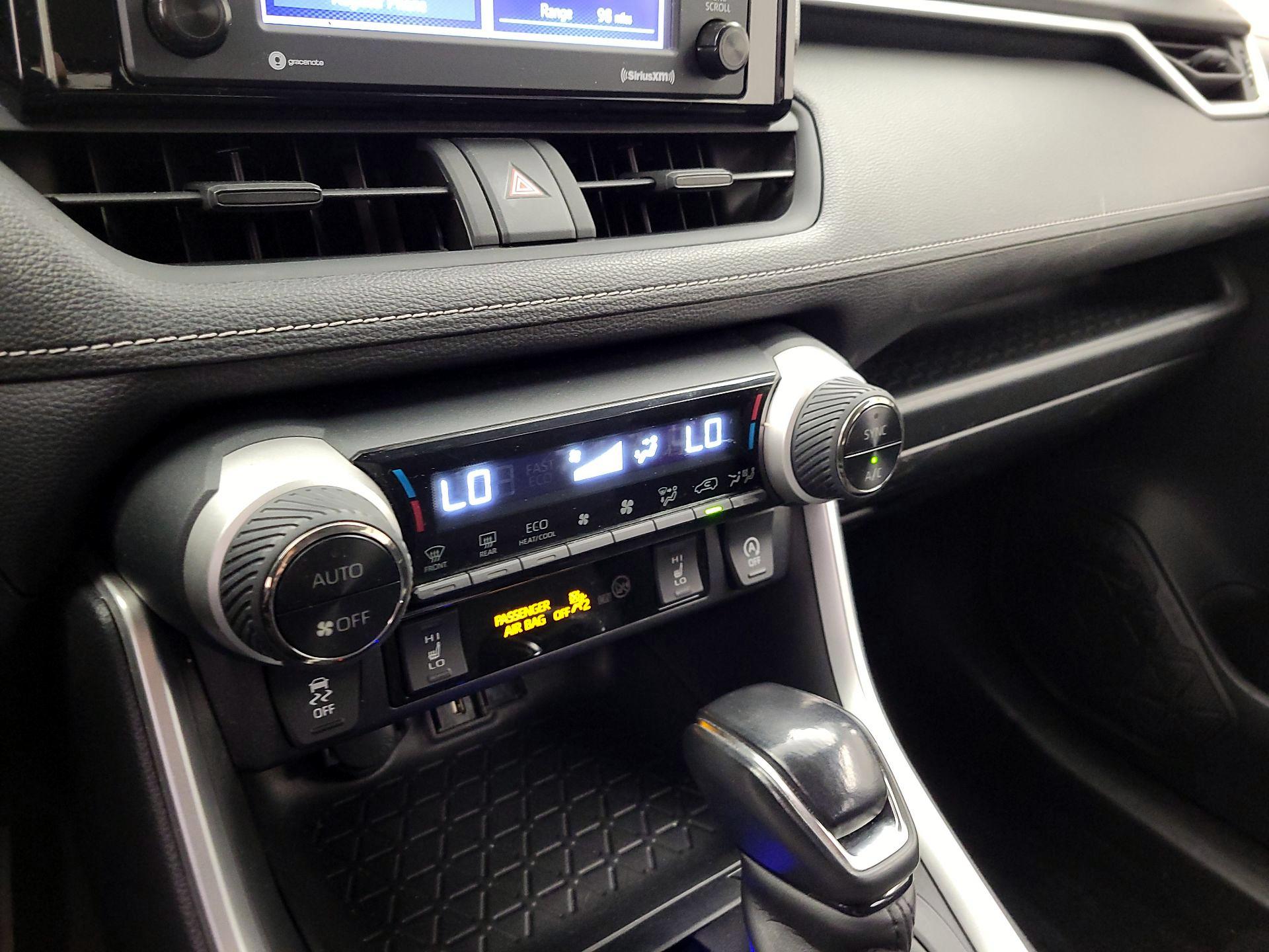 Thumbnail: 2020 Toyota RAV4 - 16