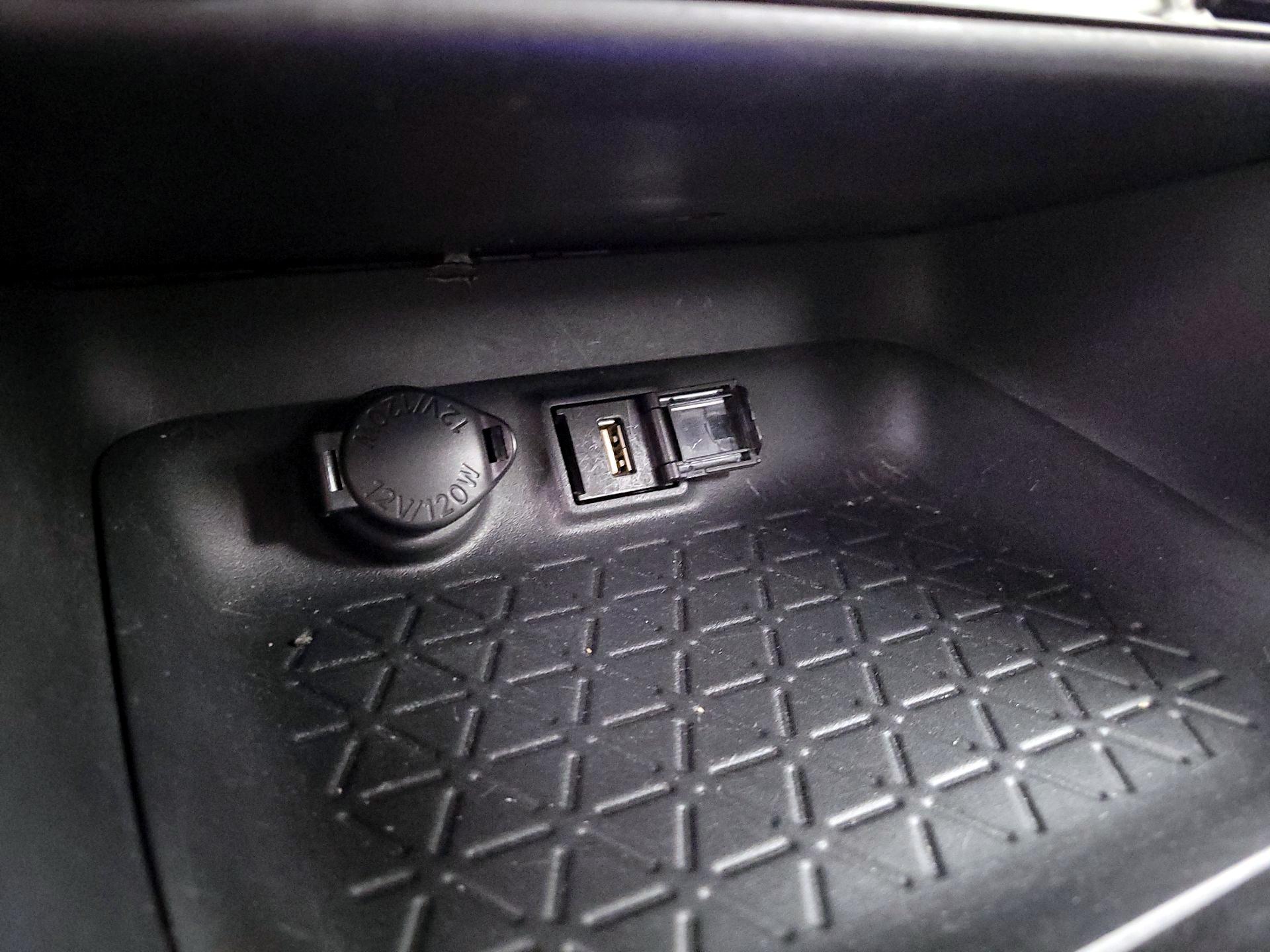 Thumbnail: 2020 Toyota RAV4 - 18