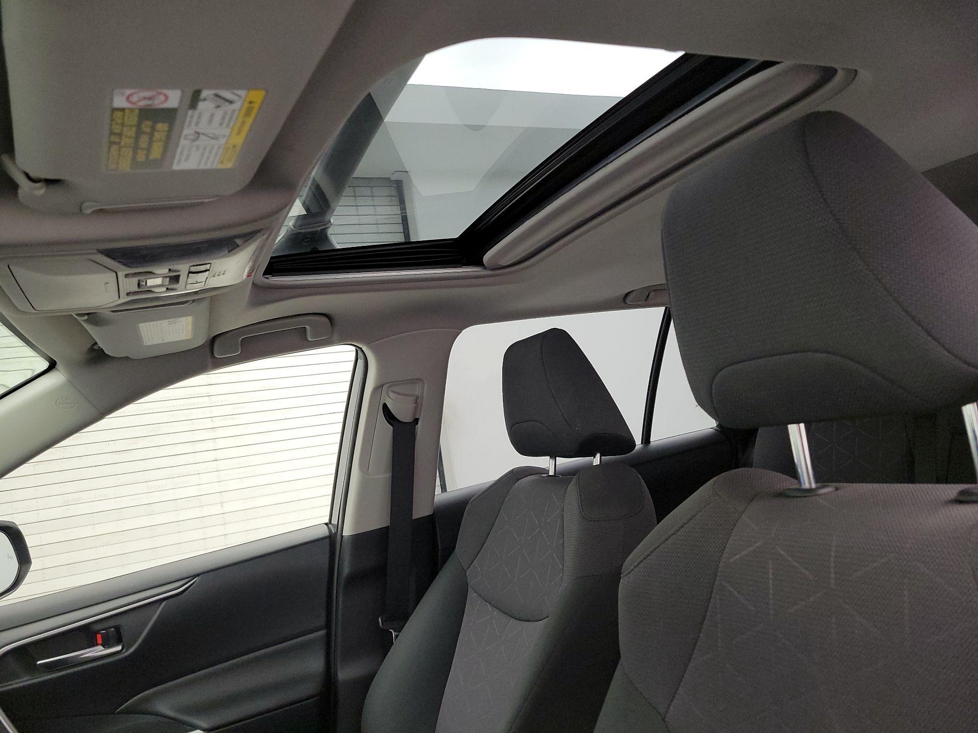 Thumbnail: 2020 Toyota RAV4 - 19