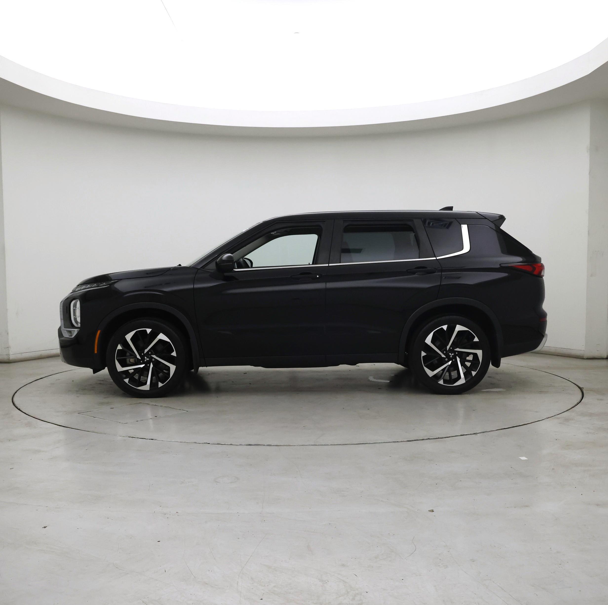 Thumbnail: 2022 Mitsubishi Outlander - 3