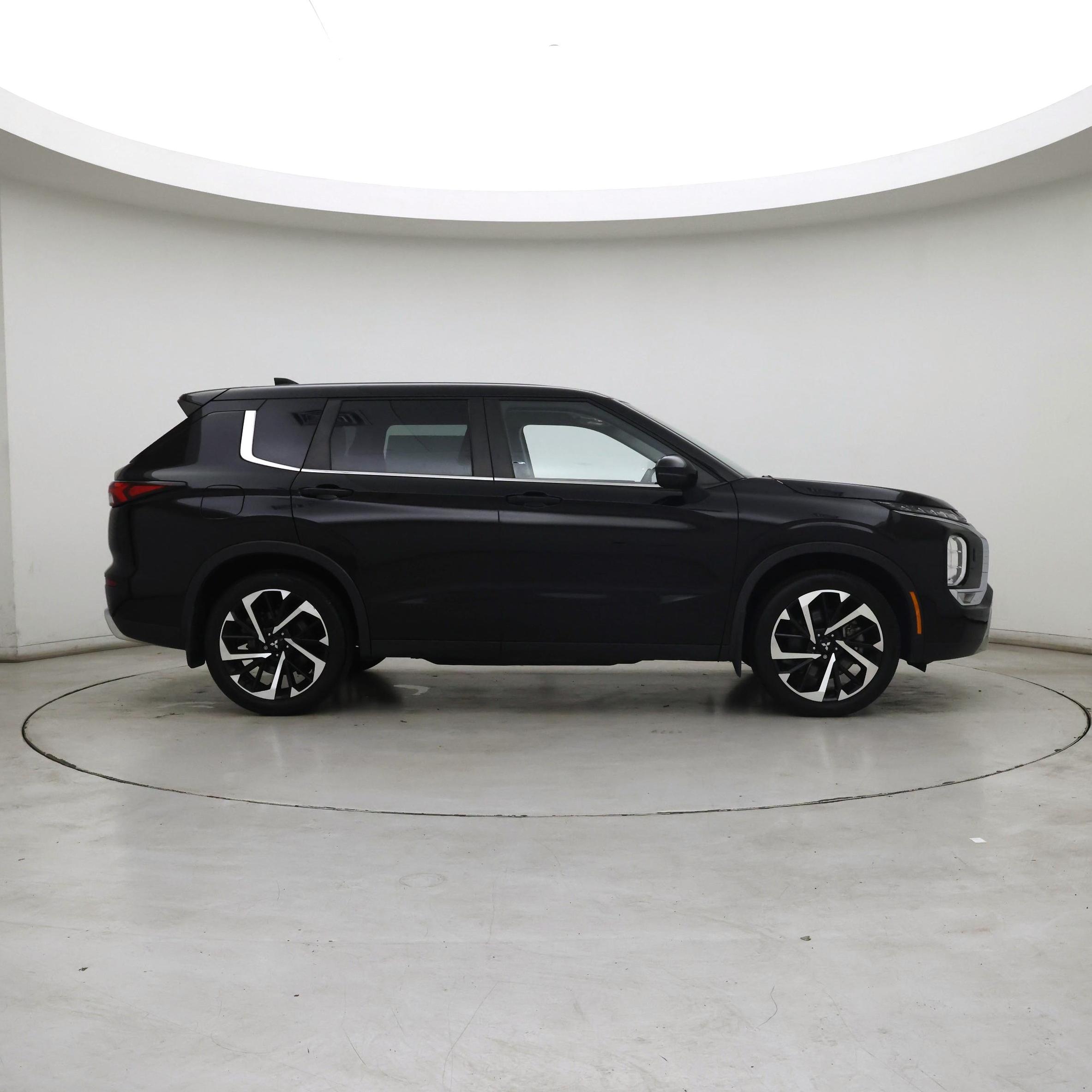 Thumbnail: 2022 Mitsubishi Outlander - 7